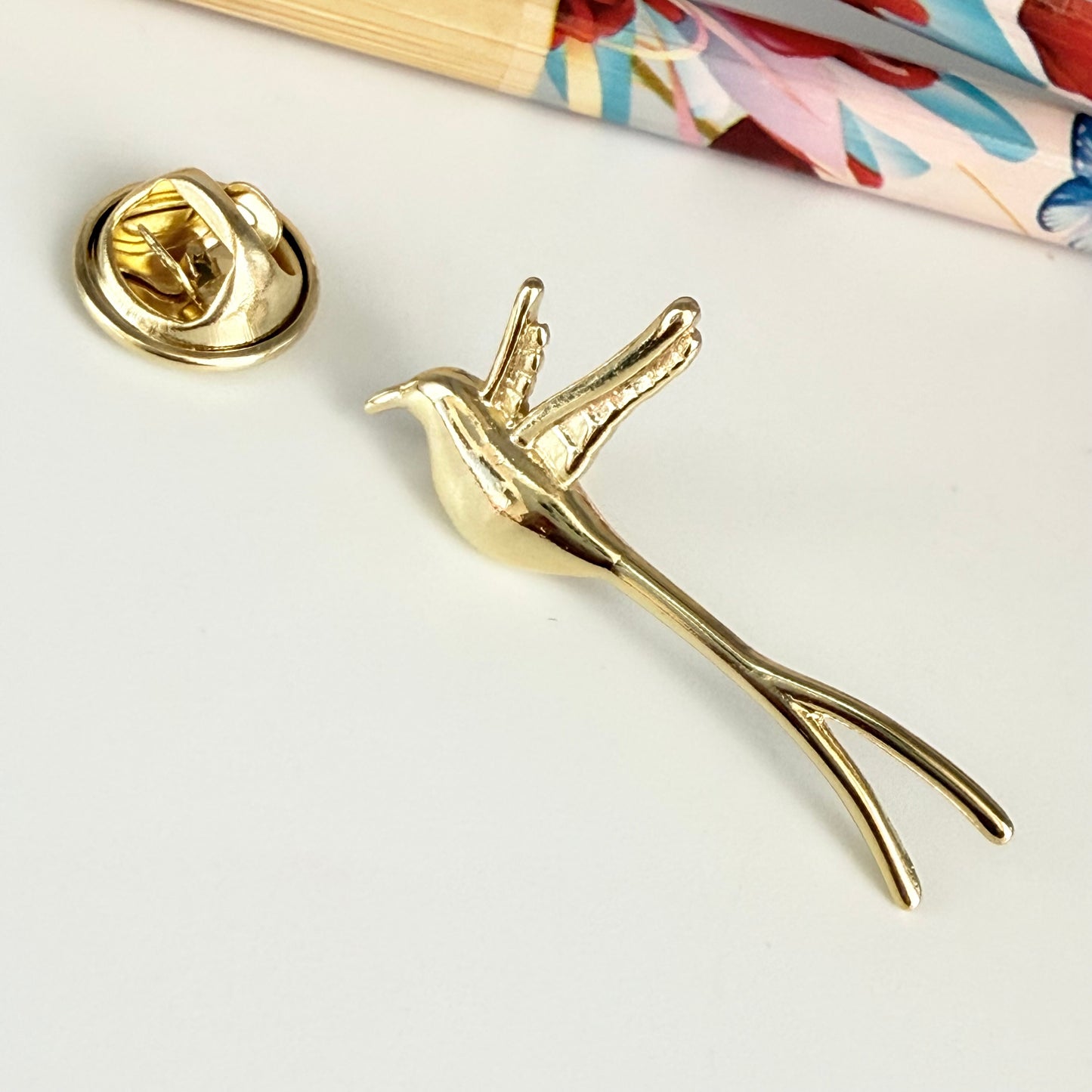 FO1268 Prendedor Pajarito 33 x 16 mm Espesor 2.1 mm Figura Baño Oro