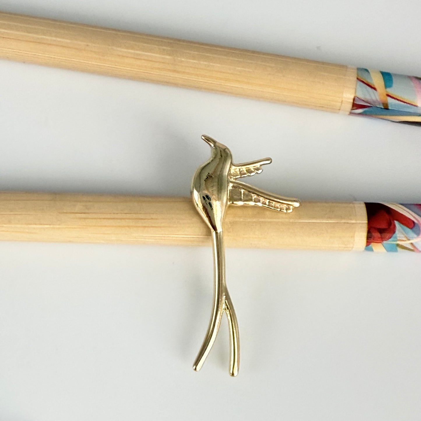 FO1268 Prendedor Pajarito 33 x 16 mm Espesor 2.1 mm Figura Baño Oro