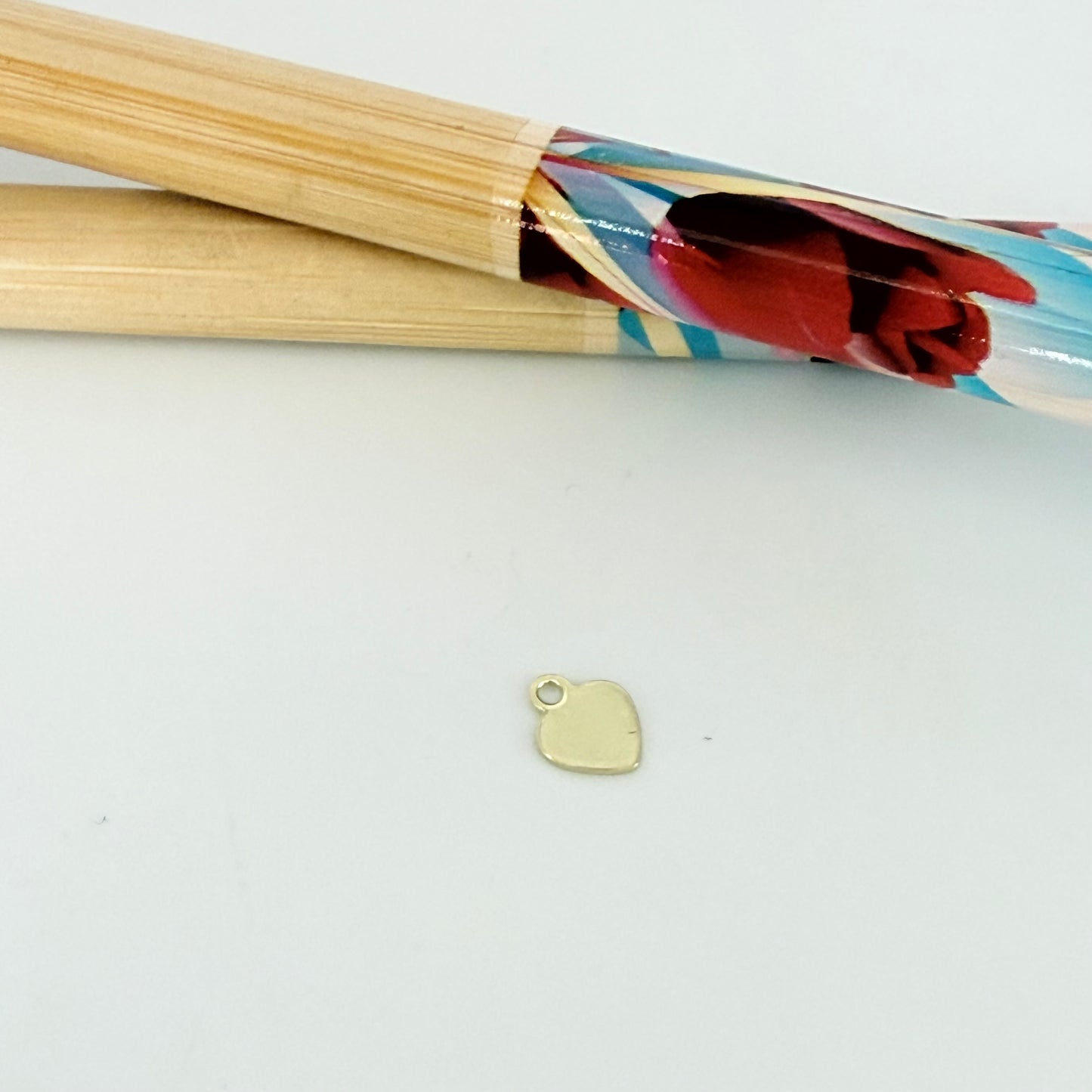 FO1255 Colgante o Terminal de Cadena Mini Corazón 5 x 5 mm más argollita 0.8 mm Figura Baño Oro