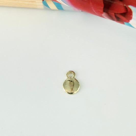 FO1260 Colgante o Terminal de Cadena Mini Redondo diá. 4 mm más argollita Espesor 0.8 mm Figura Baño Oro