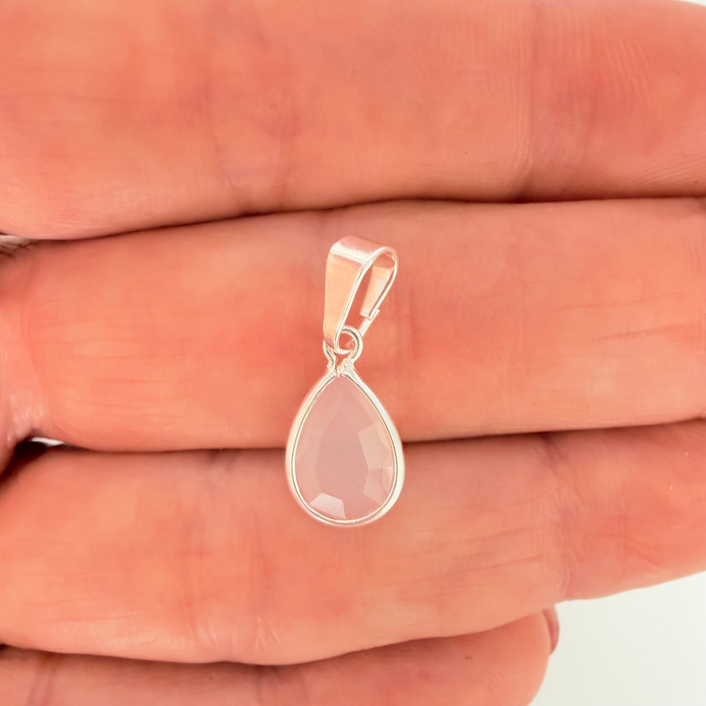 FP1162 Colgante Gota Cristal Color con borde 10 x 8 mm más argollita y valier de 7 mm Espesor 3.2 mm Figura Baño Plata