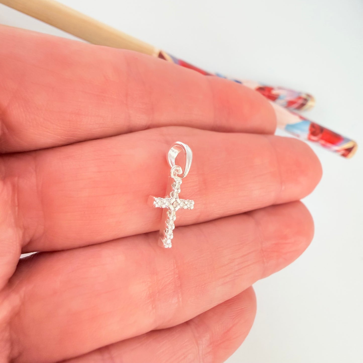 FP1067 Colgante Cruz Circones 11 x 8 mm mas valier Espesor 2 mm Figura Baño Plata