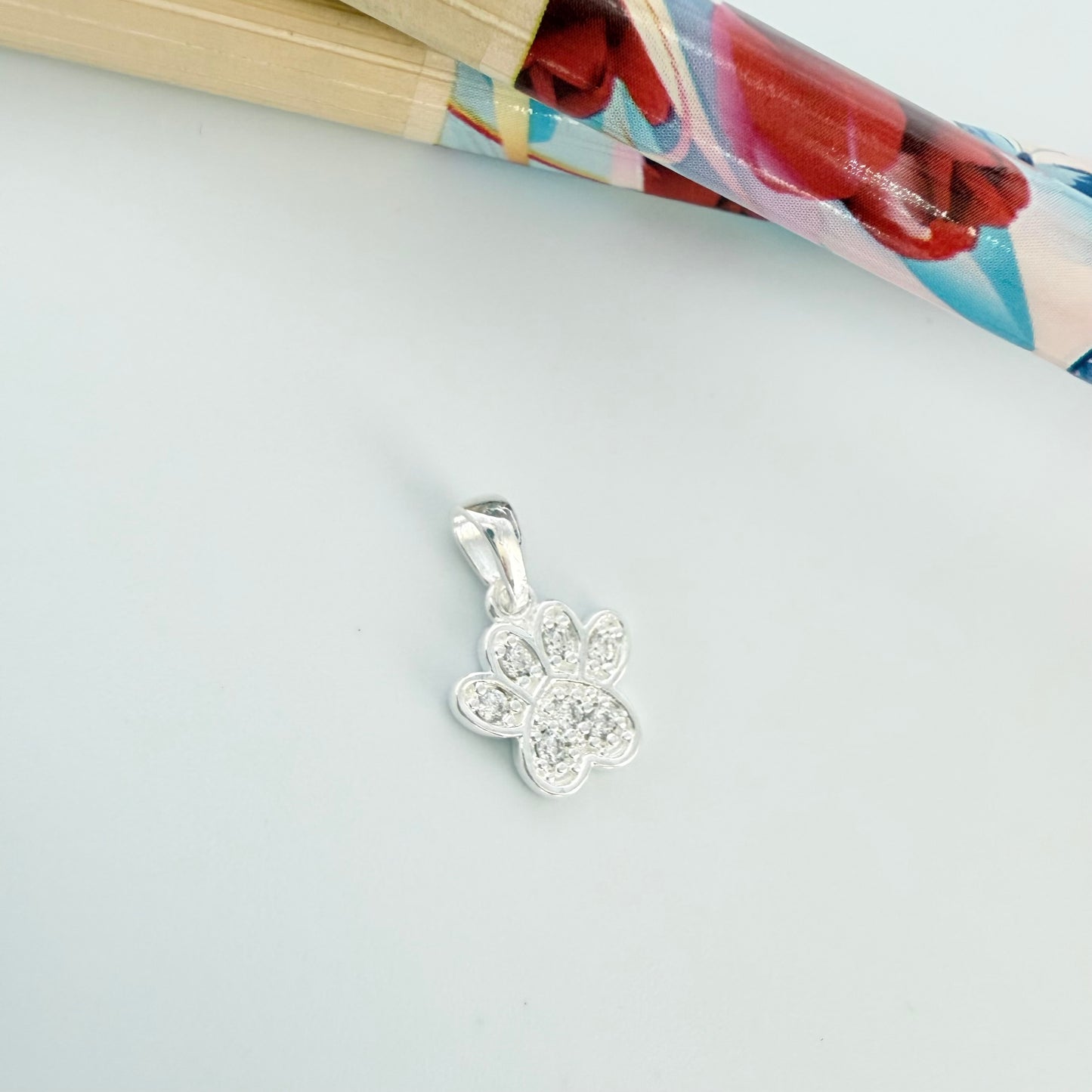 FP968 Colgante Patita de Perro con circones 10x10 mm más Balier Figura Baño Plata