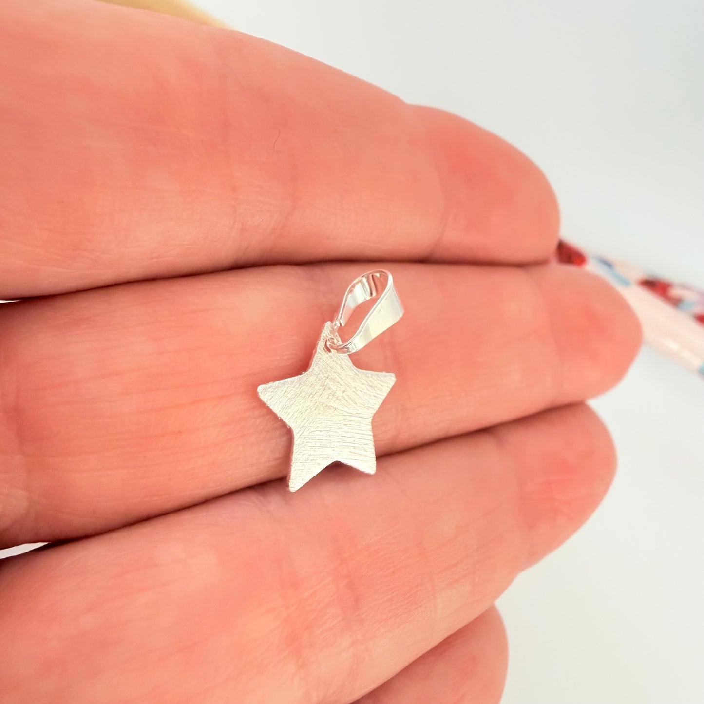 FP942 Colgante Estrella Lijada 13x13 mm más balier Figura Baño Plata