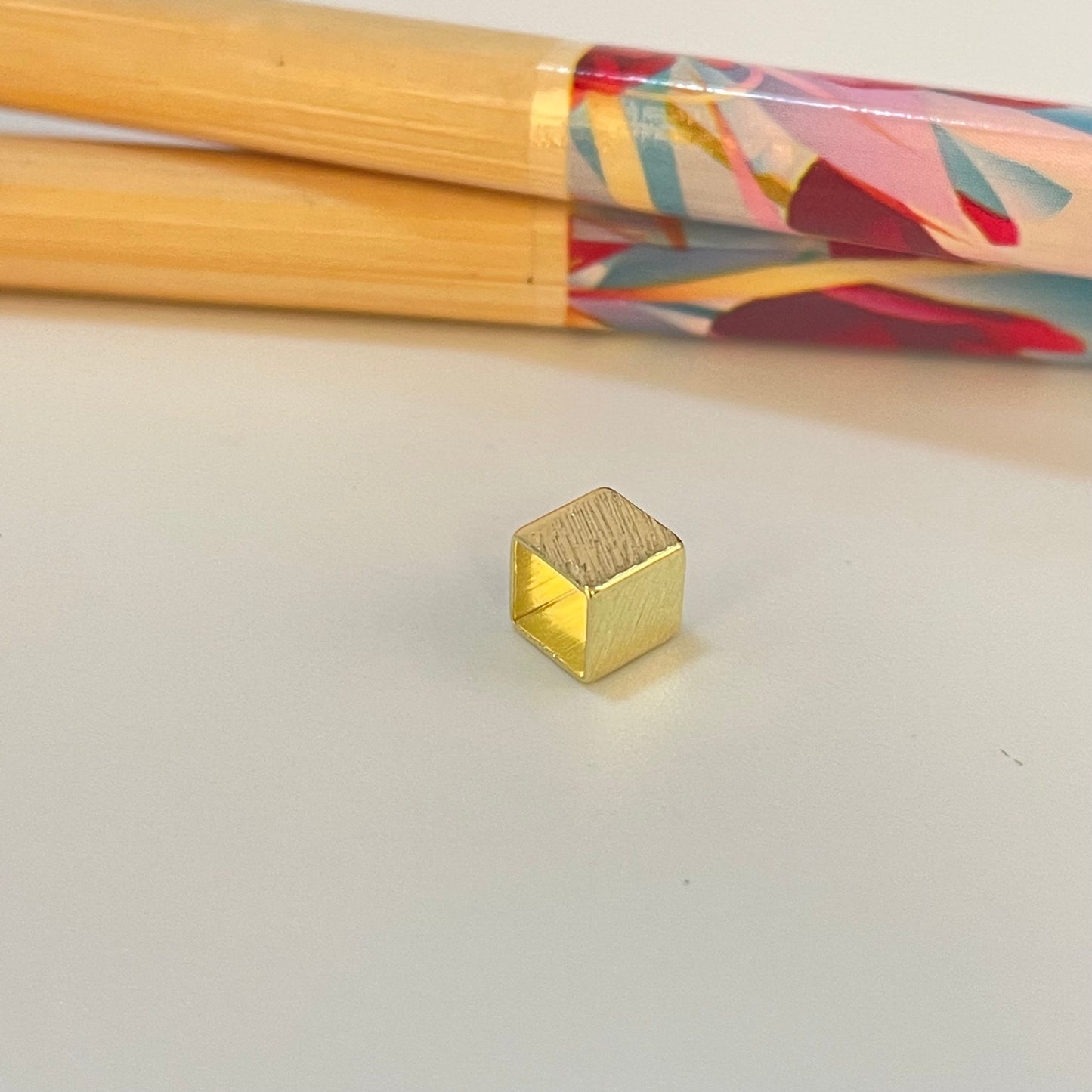 TO07 Tubo cuadrado Lijado 5x5 mm Accesorio Baño Oro Accesorios Bañados hecho de Bronce Bañado en Oro 18K
