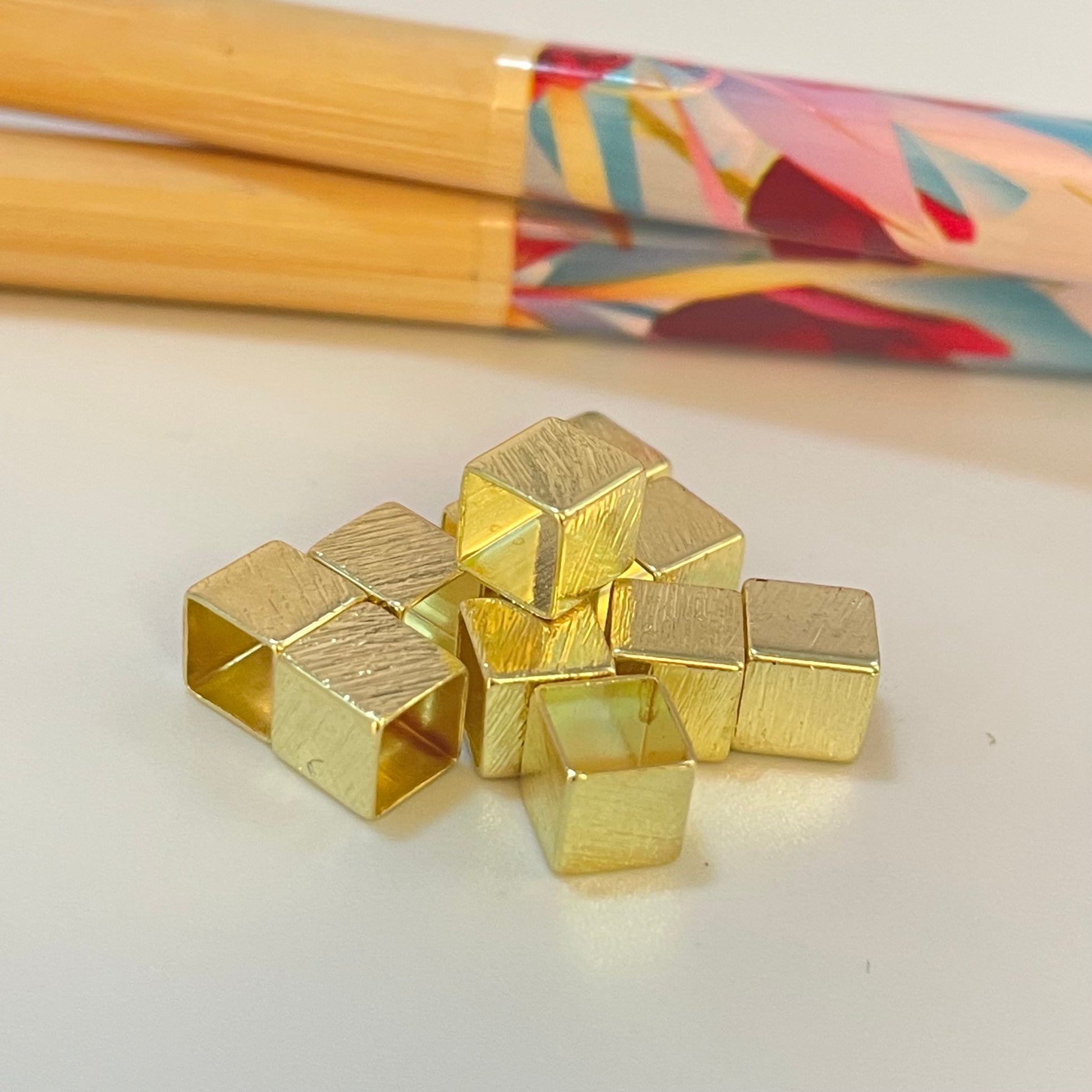 TO07 Tubo cuadrado Lijado 5x5 mm Accesorio Baño Oro Accesorios Bañados hecho de Bronce Bañado en Oro 18K