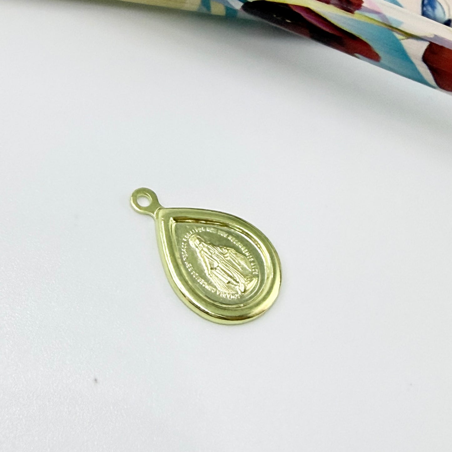 Joyas por Mayor Joyas Bañadas en Oro por Mayor Insumos para Joyas FO1285 Colgante Gota Virgen de los Milagros doble faz 15 x 7 mm más argollita Espesor 1 mm Figura Baño Oro