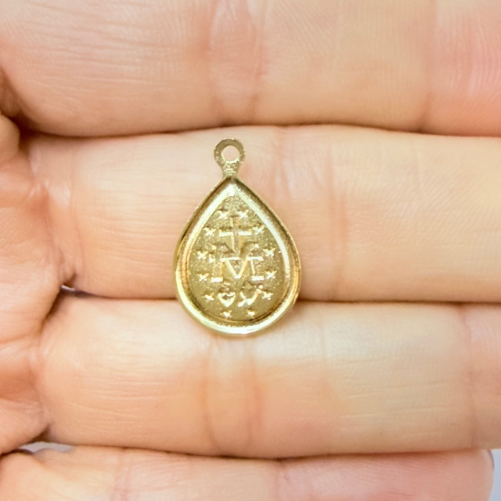 Joyas por Mayor Joyas Bañadas en Oro por Mayor Insumos para Joyas FO1285 Colgante Gota Virgen de los Milagros doble faz 15 x 7 mm más argollita Espesor 1 mm Figura Baño Oro