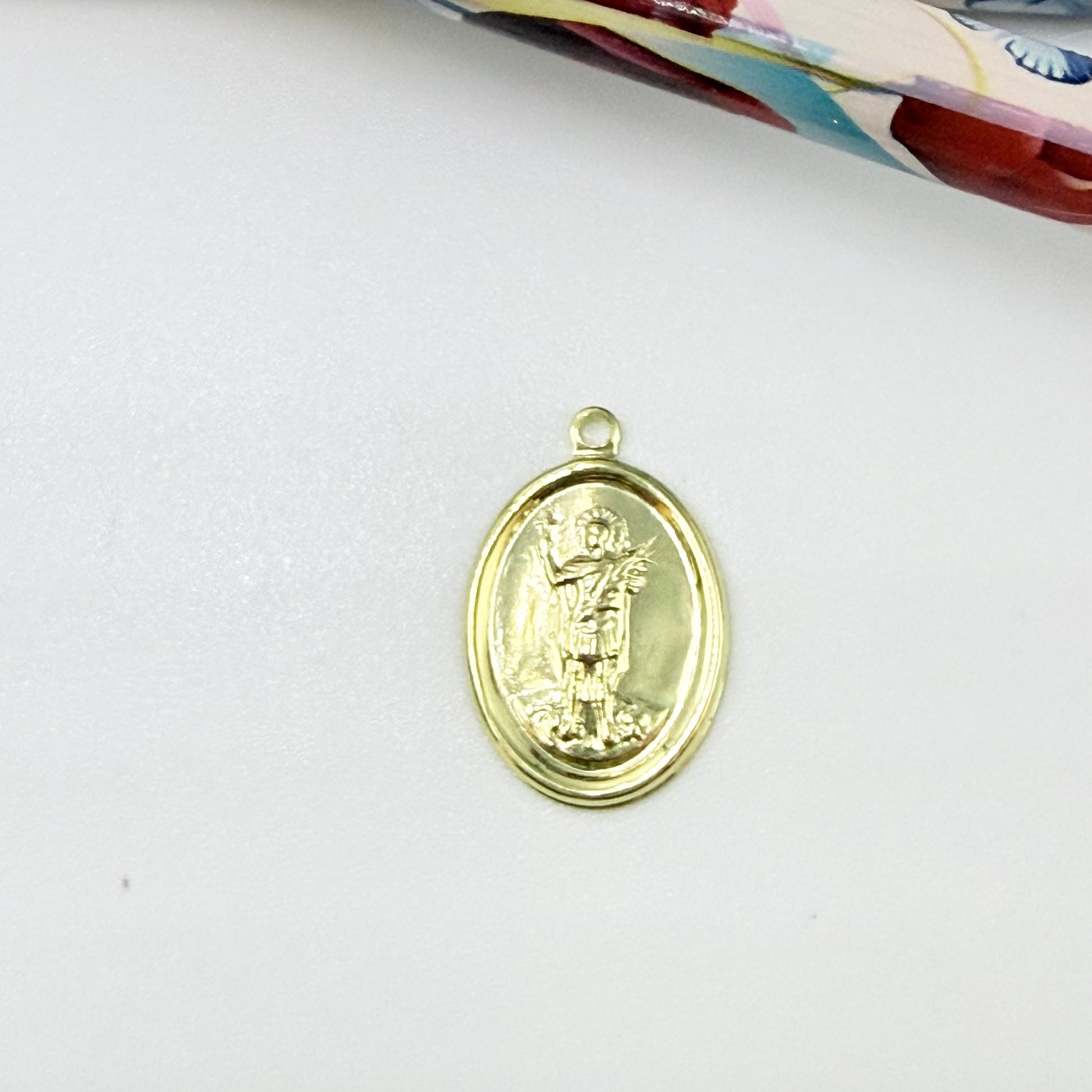 Joyas por Mayor Joyas Bañadas en Oro por Mayor Insumos para Joyas FO1286 Colgante San Expedito 17 x 13 mm más argollita Espesor 1 mm Figura Baño Oro