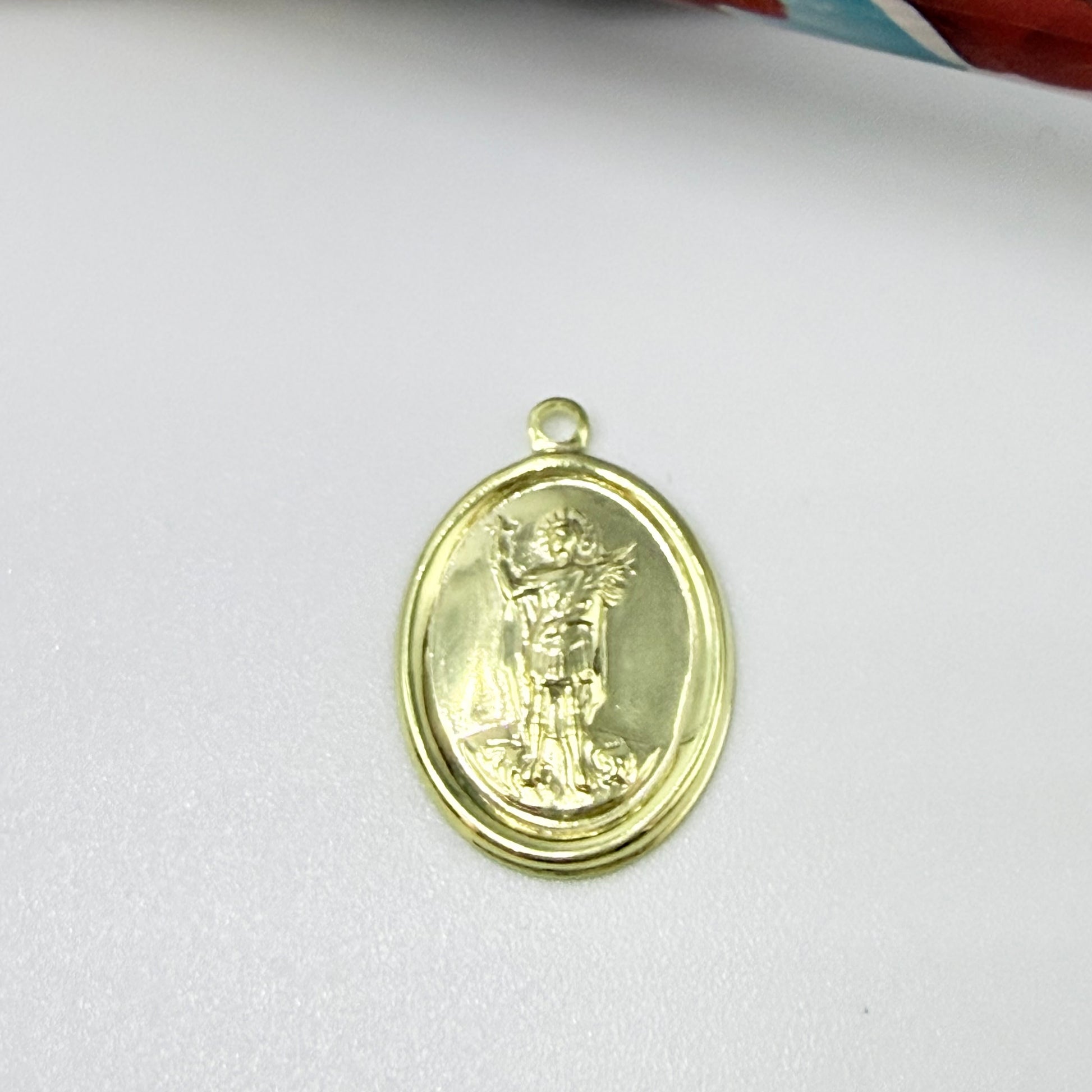 Joyas por Mayor Joyas Bañadas en Oro por Mayor Insumos para Joyas FO1286 Colgante San Expedito 17 x 13 mm más argollita Espesor 1 mm Figura Baño Oro