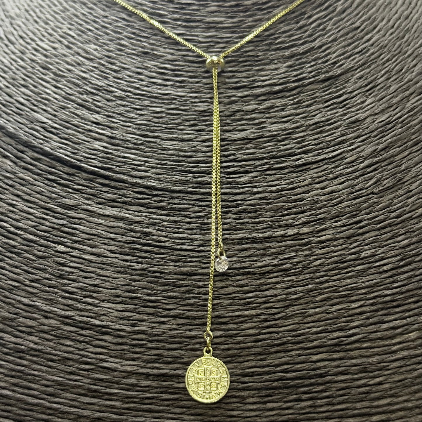 Joyas por Mayor Joyas Bañadas en Oro por Mayor Insumos para Joyas CO240 Collar Cascada Cadena Veneciana Espesor 1 mm Largo total 120 cm Bolita regulable Terminal Punto de luz 4 mm y San Benito 10 mm Collar Terminado Baño Oro