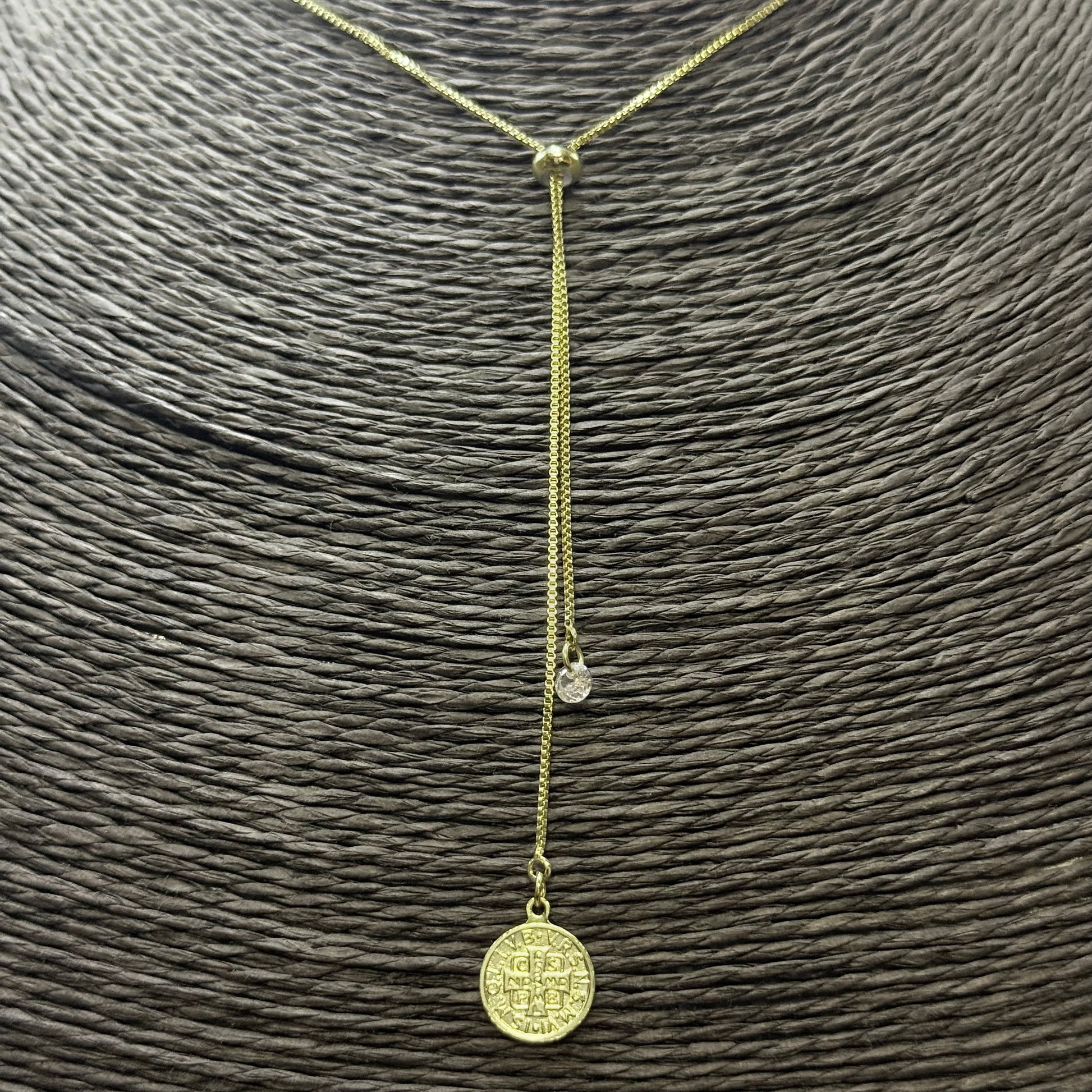 Joyas por Mayor Joyas Bañadas en Oro por Mayor Insumos para Joyas CO240 Collar Cascada Cadena Veneciana Espesor 1 mm Largo total 120 cm Bolita regulable Terminal Punto de luz 4 mm y San Benito 10 mm Collar Terminado Baño Oro