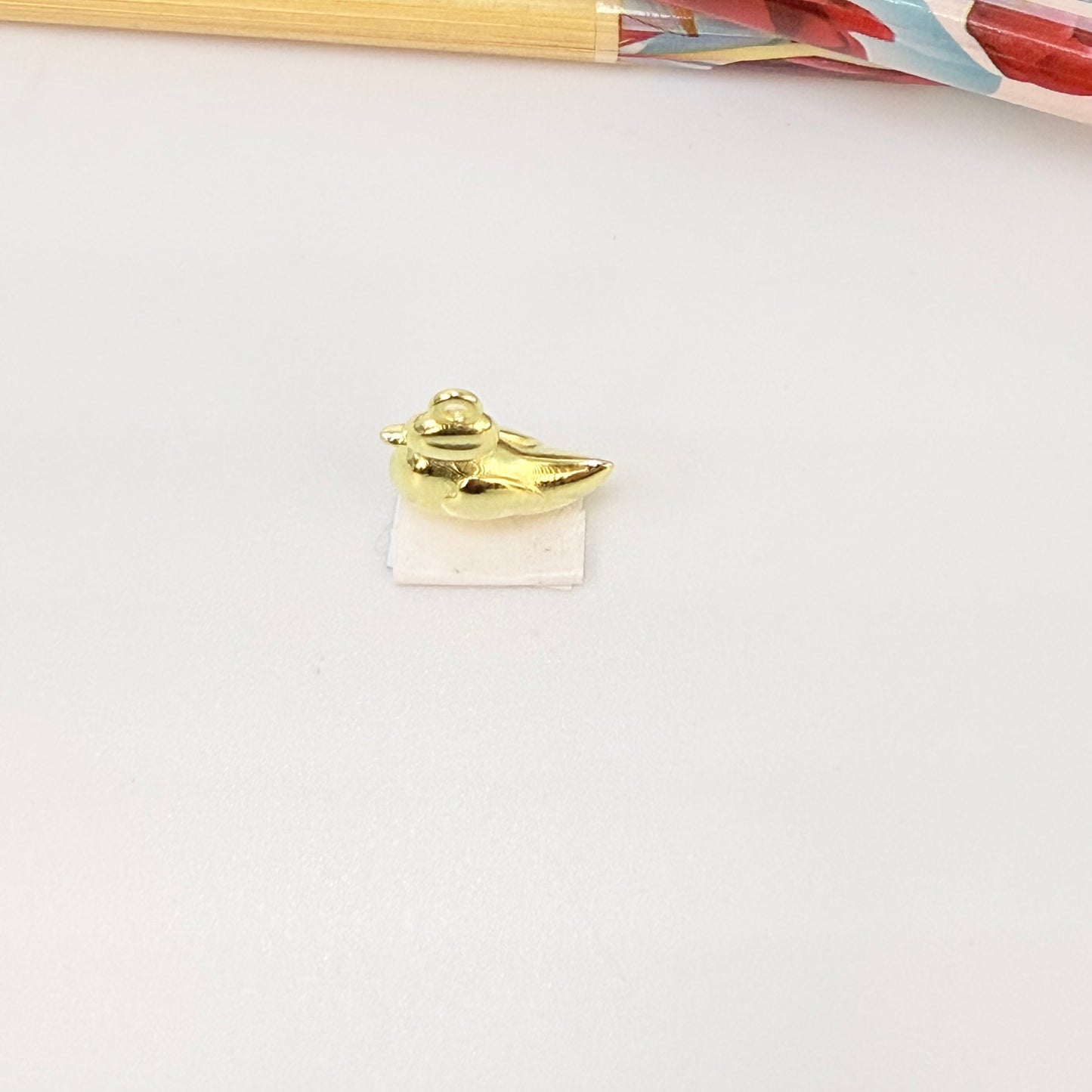 FO1287 Colgante Mamá Pata 14 x 14 mm más argollita Espesor 6 mm Figura Baño Oro