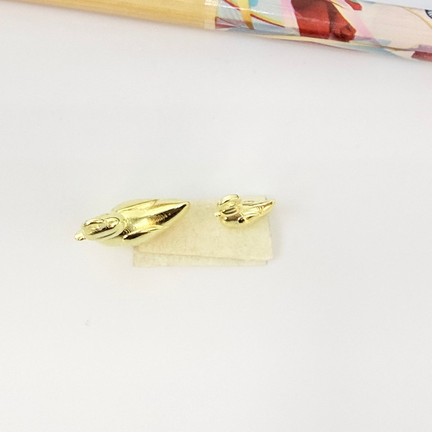 FO1287 Colgante Mamá Pata 14 x 14 mm más argollita Espesor 6 mm Figura Baño Oro