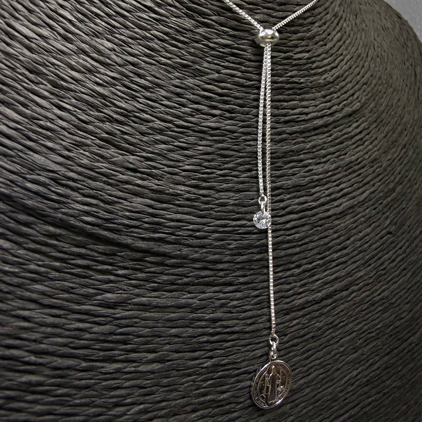 Joyas por Mayor Joyas Bañadas en Plata por Mayor Insumos para Joyas CP240 Collar Cascada Cadena Veneciana Espesor 1 mm Largo total 120 cm Bolita regulable Terminal Punto de luz 4 mm y San Benito 10 mm Collar Terminado Baño Plata