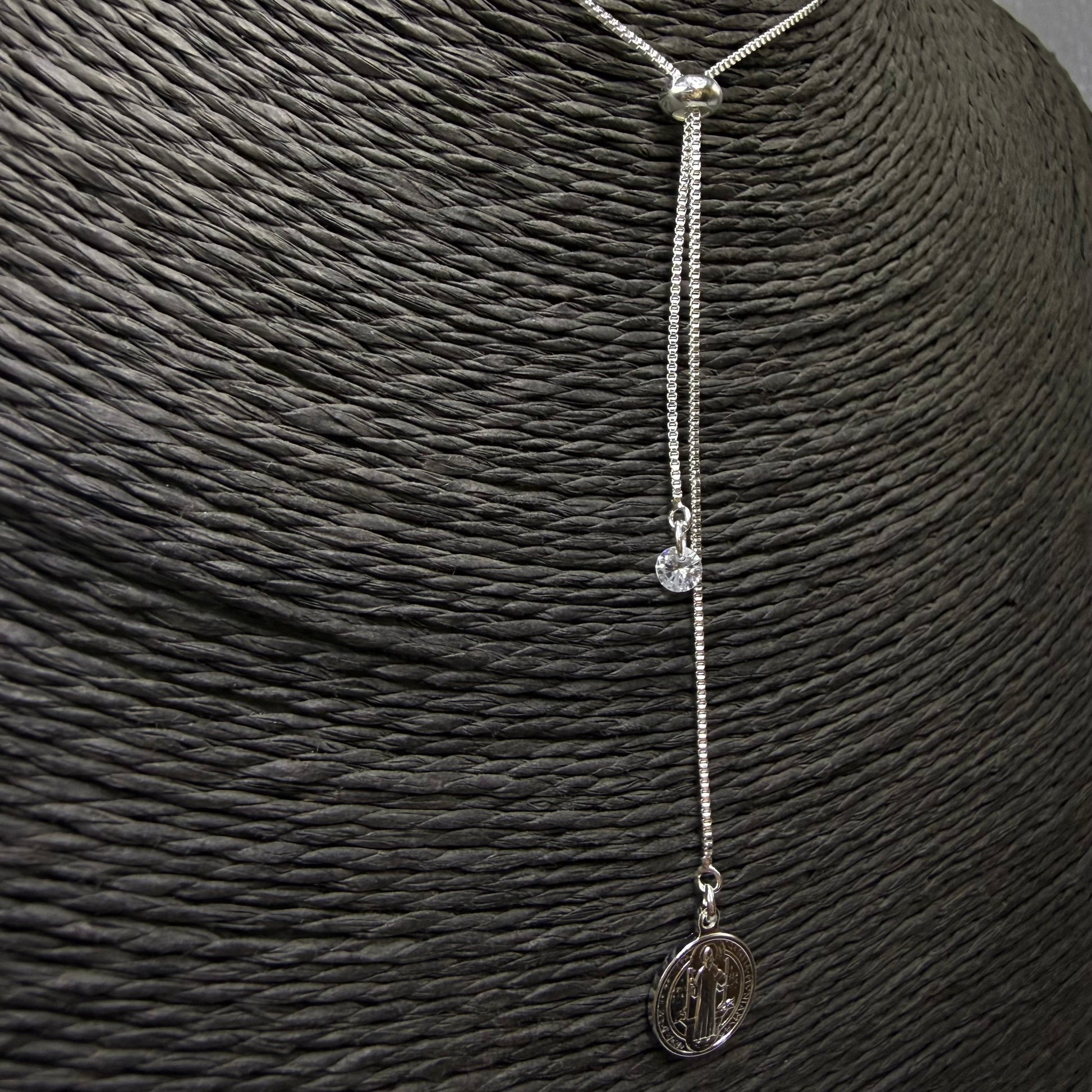 Joyas por Mayor Joyas Bañadas en Plata por Mayor Insumos para Joyas CP240 Collar Cascada Cadena Veneciana Espesor 1 mm Largo total 120 cm Bolita regulable Terminal Punto de luz 4 mm y San Benito 10 mm Collar Terminado Baño Plata