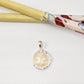 FP1283 Colgante Perla tipo nácar borde irregular diá. 15 mm Espesor 4.5 mm Valier 8 mm Figura Baño Plata