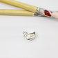 FP1287 Colgante Mamá Pata 14 x 14 mm más argollita Espesor 6 mm Figura Baño Plata
