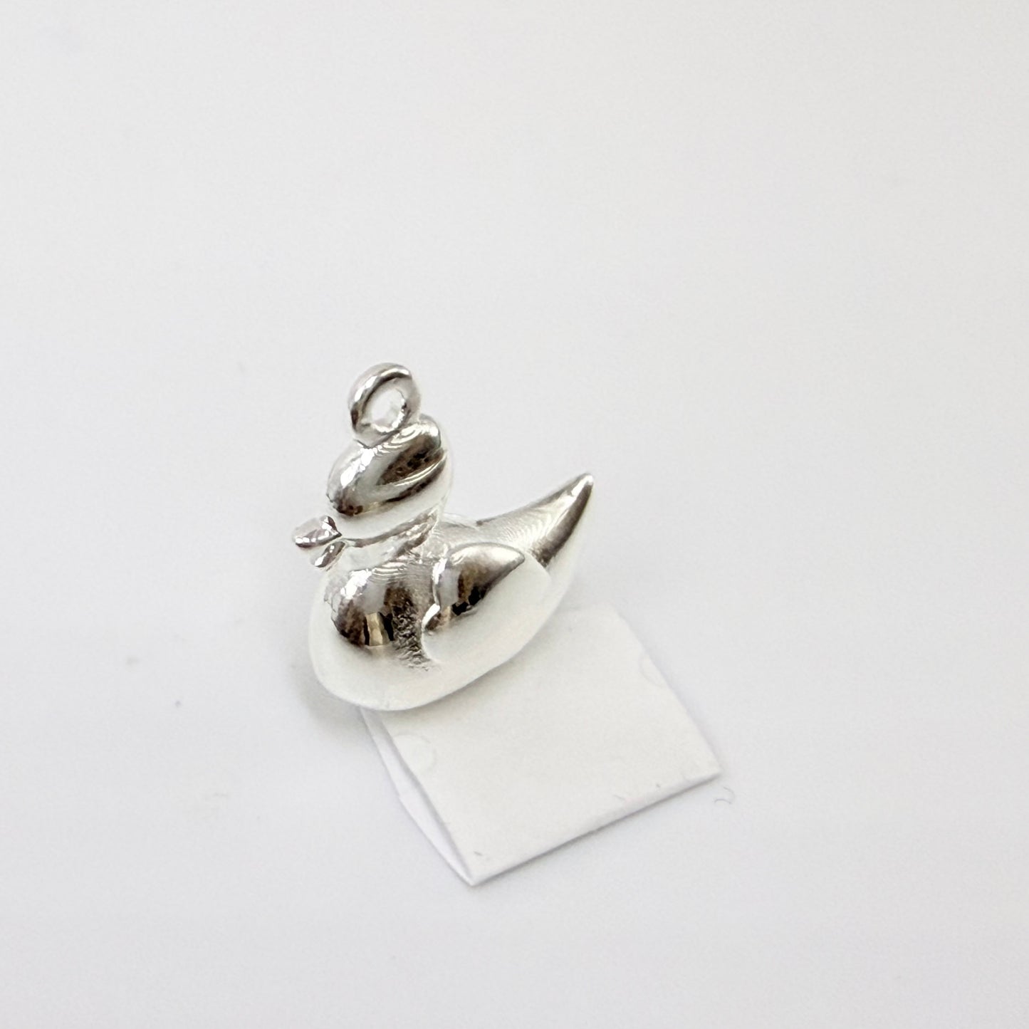 FP1287 Colgante Mamá Pata 14 x 14 mm más argollita Espesor 6 mm Figura Baño Plata