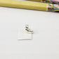 FP1288 Colgante Patito 8 x 8 mm más argollita Espesor 3.5 mm Figura Baño Plata