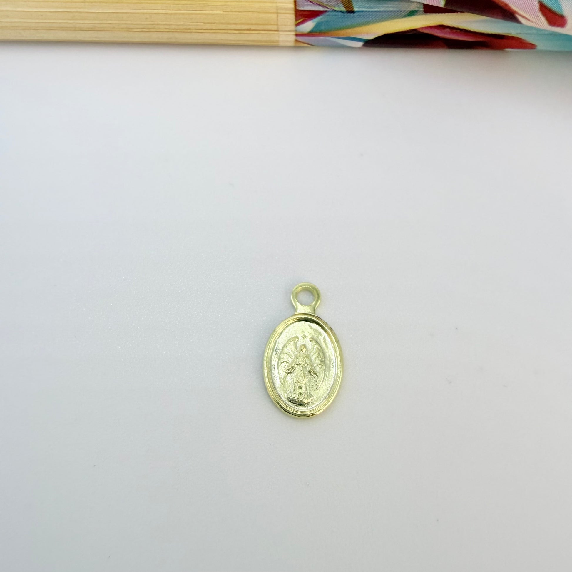 Joyas por Mayor Joyas Bañadas en Oro por Mayor Insumos para Joyas FO1209 Mini Colgante Ovalado Arcángel Rafael 9 x 7 mm más Argollita Espesor 1 mm Figura Baño Oro