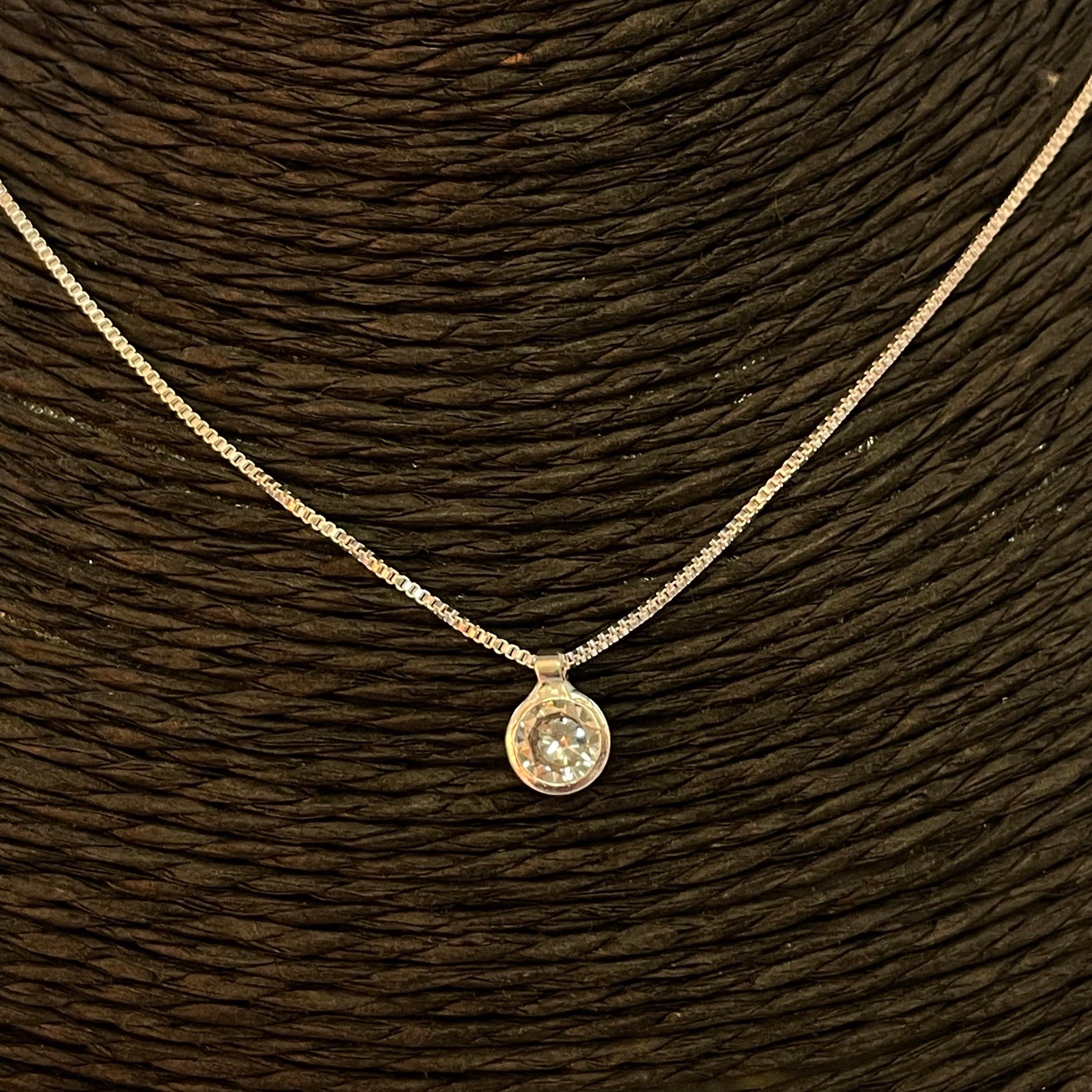 CP171 Collar con punto de luz redondo 5.5 mm Cadena veneciana Largo mas extensor de 5 cm espesor 0.8 mm Collar Terminado Baño Plata Cadenas Bañadas hecho de Bronce Bañado en Plata 50 ml Joyas Bañadas en Plata