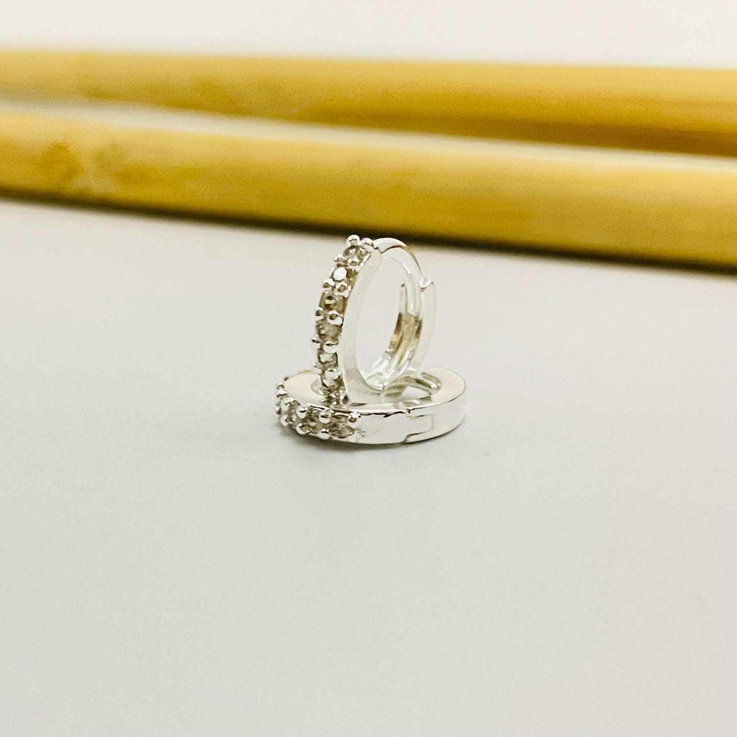 XP358-S Aro Argolla Click Circones S 10 x 2 mm Espesor 1.5 mm Aro Baño Plata Aros Bañados hecho de Bronce Bañado en Plata 50 ml Joyas Bañadas en Plata