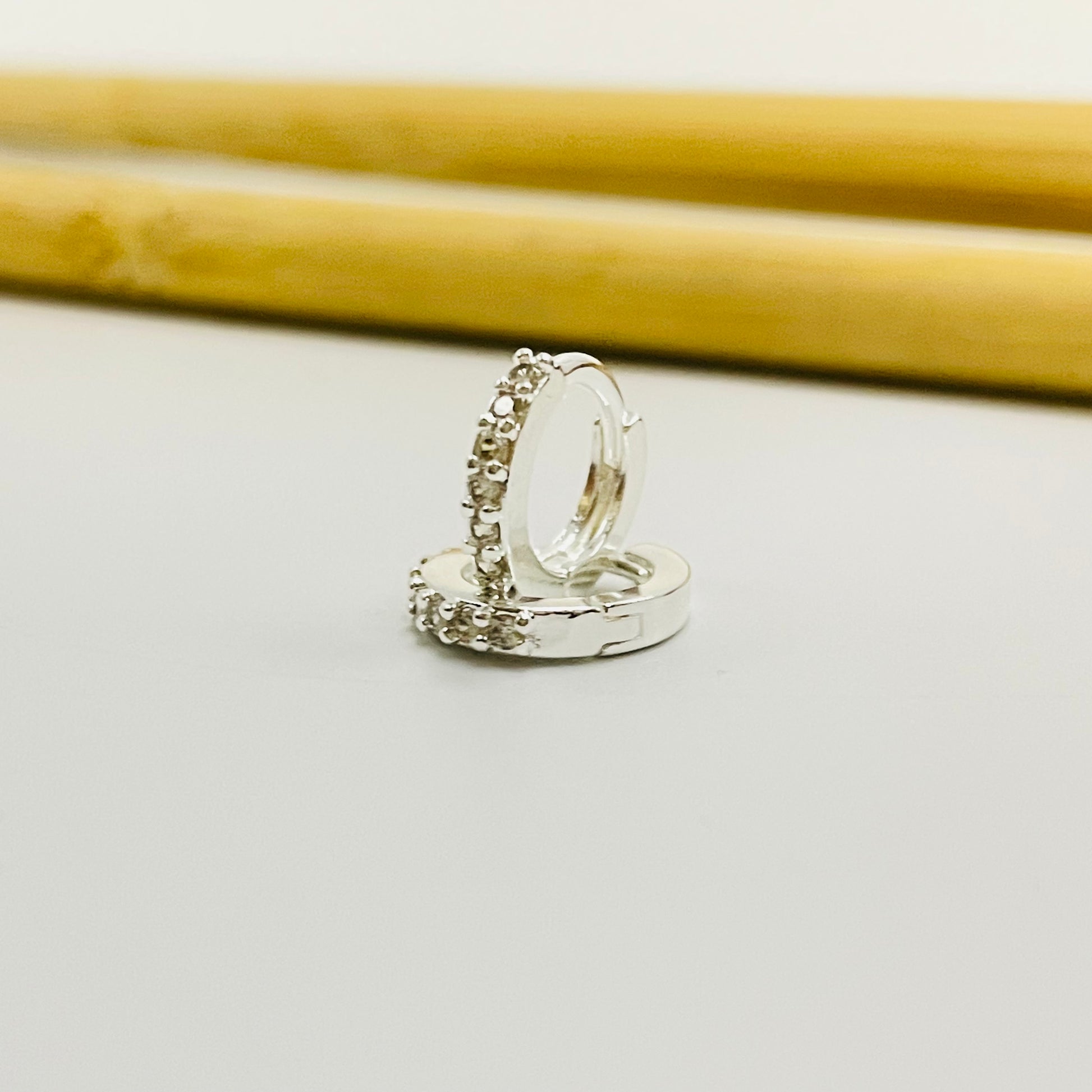 XP358-S Aro Argolla Click Circones S 10 x 2 mm Espesor 1.5 mm Aro Baño Plata Aros Bañados hecho de Bronce Bañado en Plata 50 ml Joyas Bañadas en Plata
