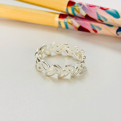 WP70 Anillo Hojitas Caladas Ancho 5 mm Espesor 2 mm Anillo Baño Plata Anillos Bañados hecho de Bronce Bañado en Plata 50 ml Joyas Bañadas en Plata