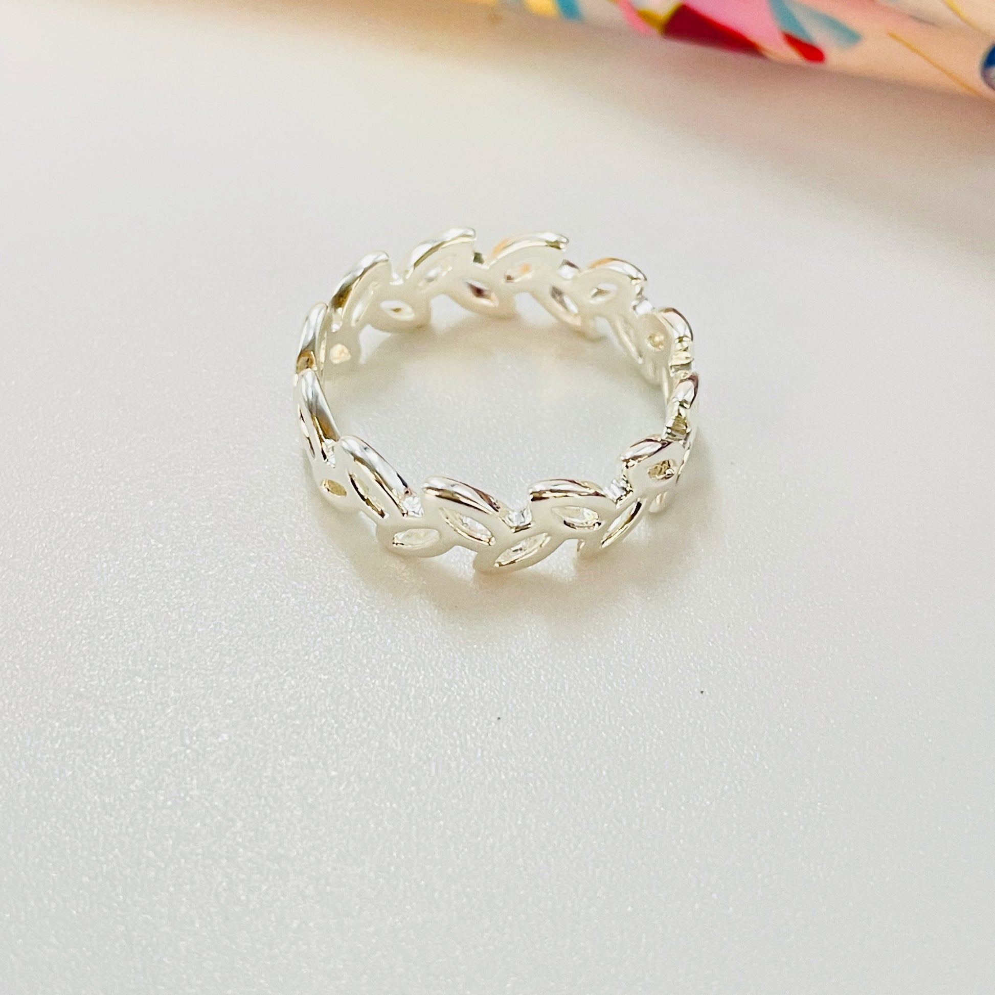 WP70 Anillo Hojitas Caladas Ancho 5 mm Espesor 2 mm Anillo Baño Plata Anillos Bañados hecho de Bronce Bañado en Plata 50 ml Joyas Bañadas en Plata