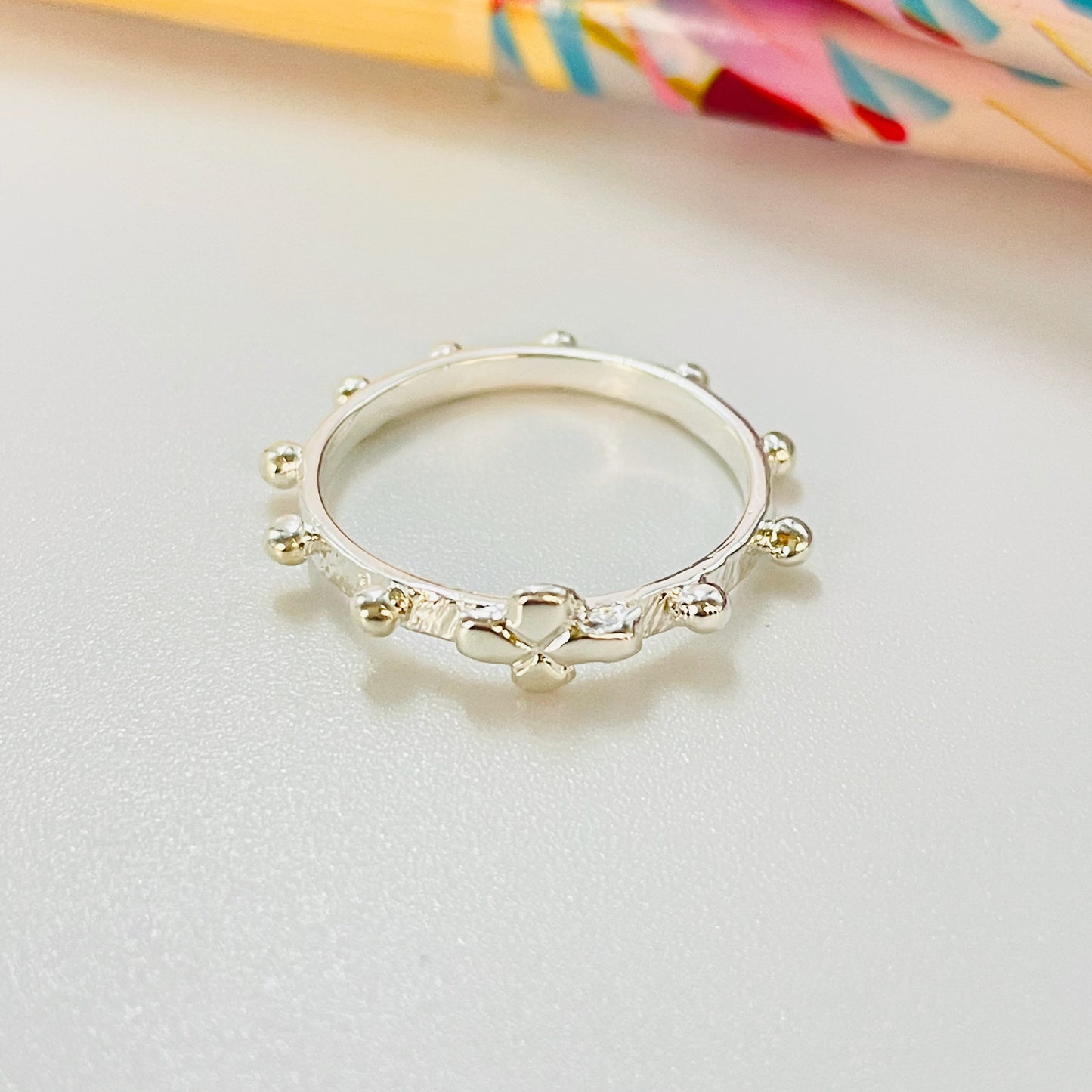 WP68 Anillo Denario Argolla lineas estampadas Ancho 2 mm Espesor 1.3 mm Anillo Baño Plata Anillos Bañados hecho de Bronce Bañado en Plata 50 ml Joyas Bañadas en Plata