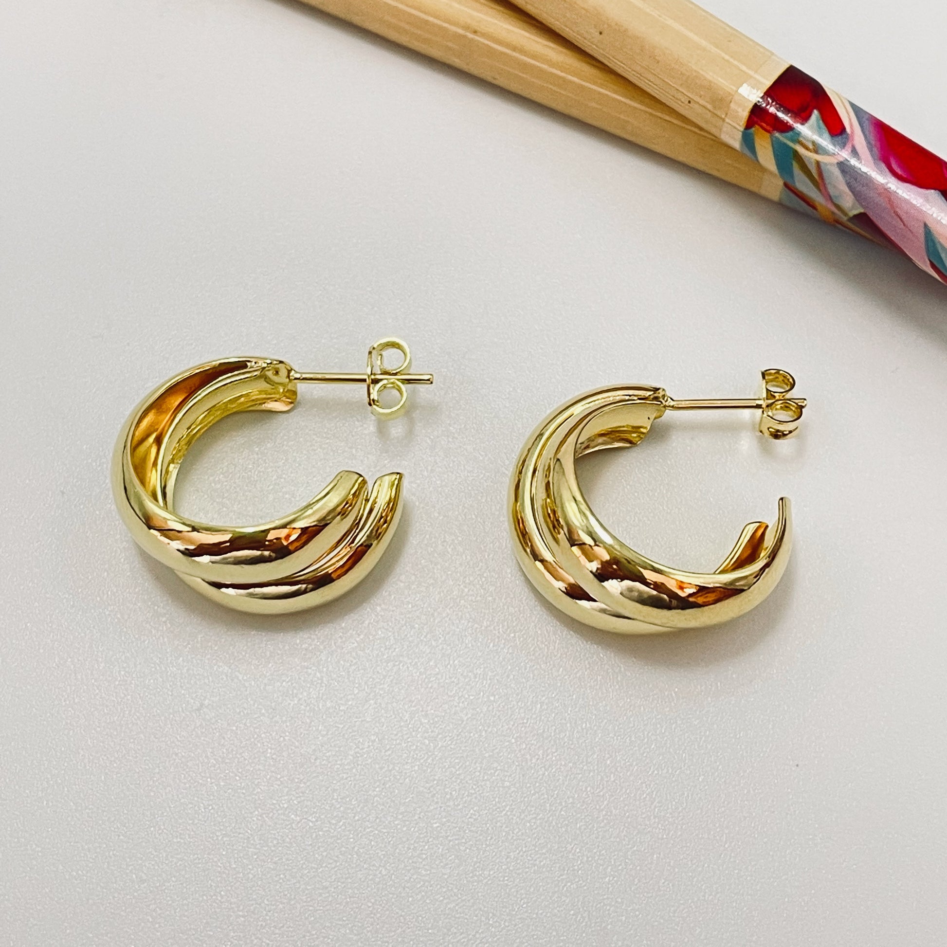 XO381 Aro Argolla Doble 22 x 12 mm Aro Baño Oro Aros Bañados hecho de Bronce Bañado en Oro 18K Joyas Bañadas en Oro