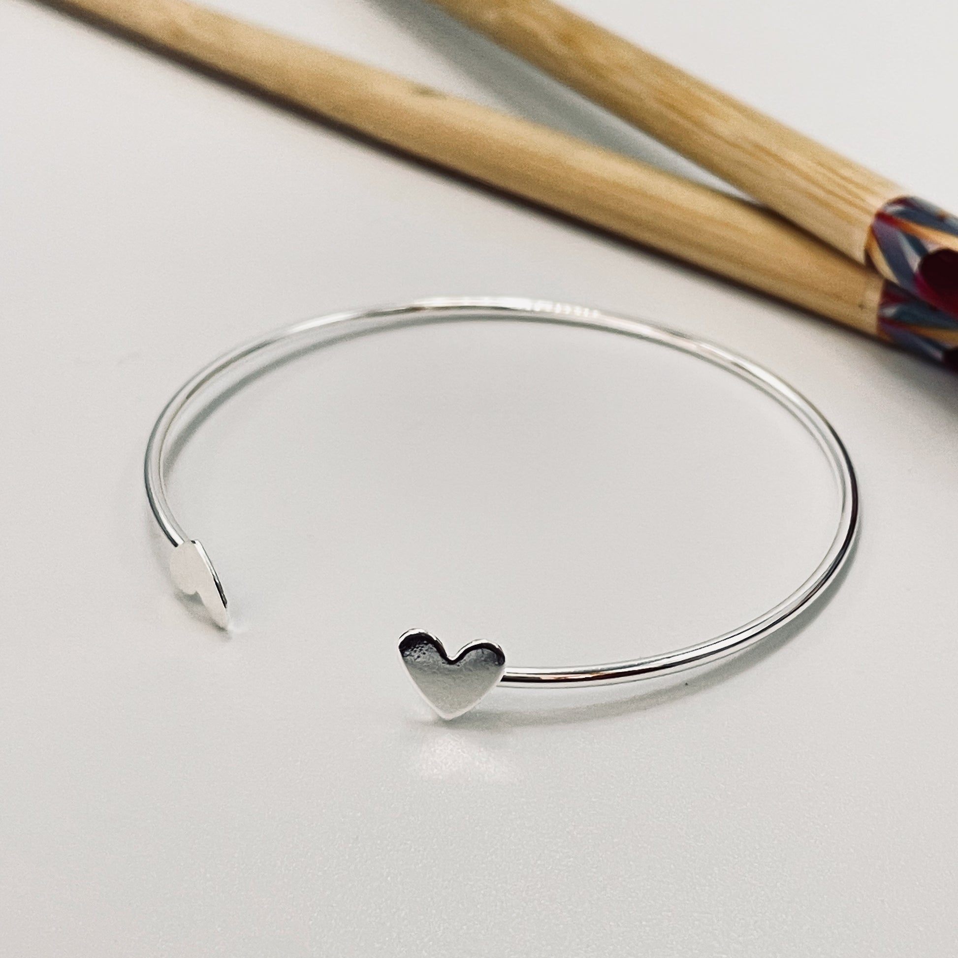 EP22 Esclava 2 corazones en puntas Diá. 60 cm Espesor 1.5 mm Esclava Baño Plata Accesorios Varios hecho de Bronce Bañado en Plata 50 ml Joyas Bañadas en Plata