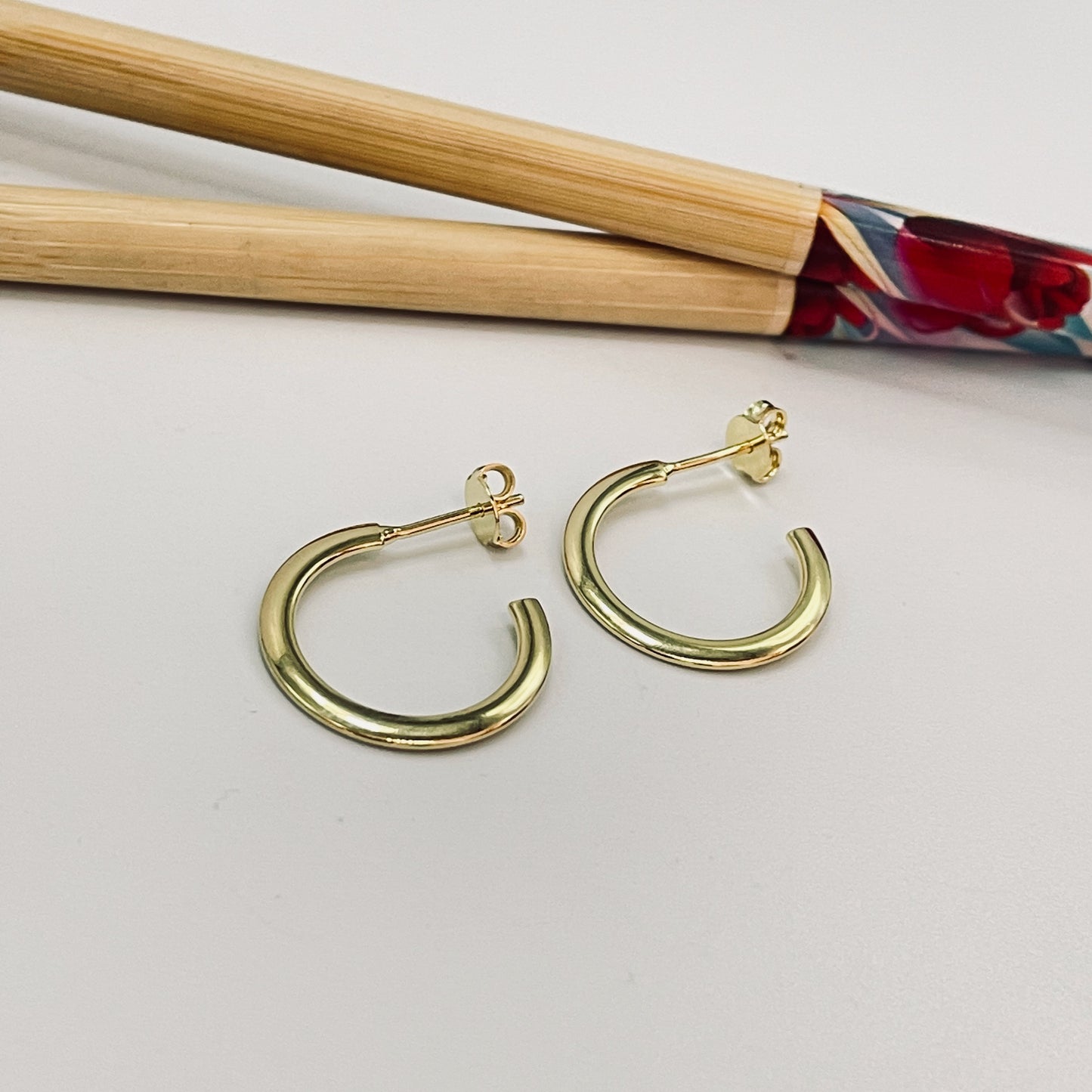 XO379 Aro Argolla Plana 15 x 1.2 mm Espesor 2.2 mm Aro Baño Oro Aros Bañados hecho de Bronce Bañado en Oro 18K Joyas Bañadas en Oro