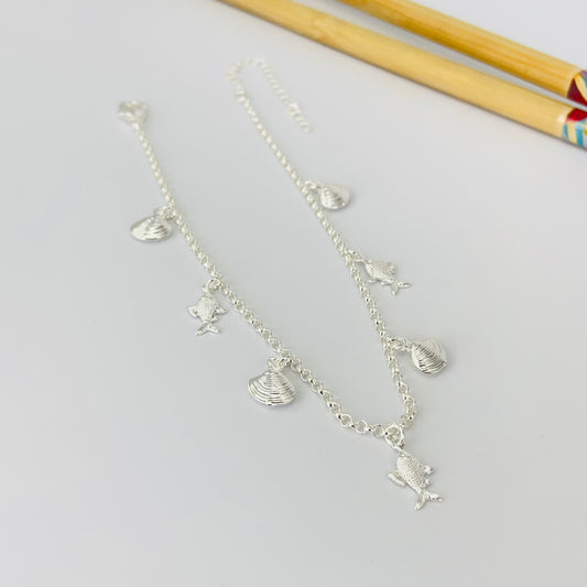 Joyas por Mayor Joyas Bañadas en Oro por Mayor Insumos para Joyas TOBP1001 Tobillera Mar Conchitas y Peces 8 mm Cadena Rolo Eslabon 2 mm Largo 22 cm más Extensor 5 cm Tobillera Baño Plata