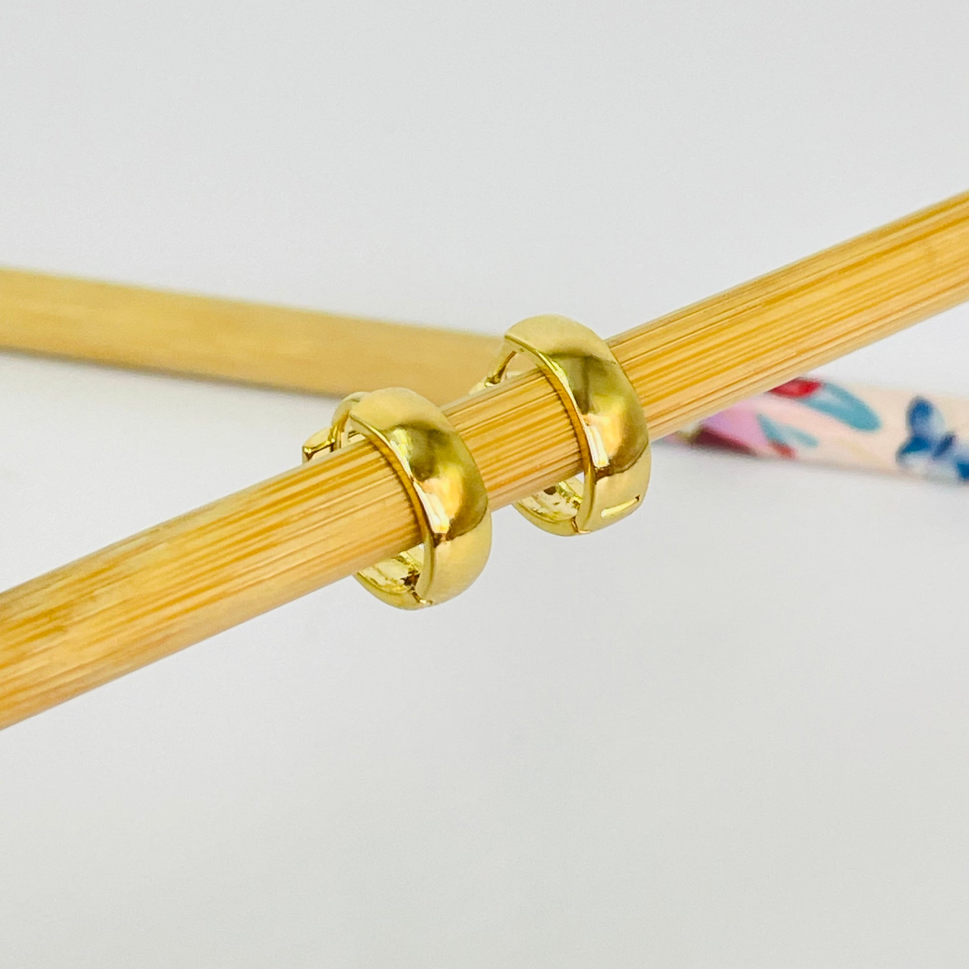 Joyas por Mayor Joyas Bañadas en Oro por Mayor Insumos para Joyas XO578 Aro Argolla Ancha Large y Medium Ancho 4.5 mm Espesor 1.2 mm Aro Baño Oro