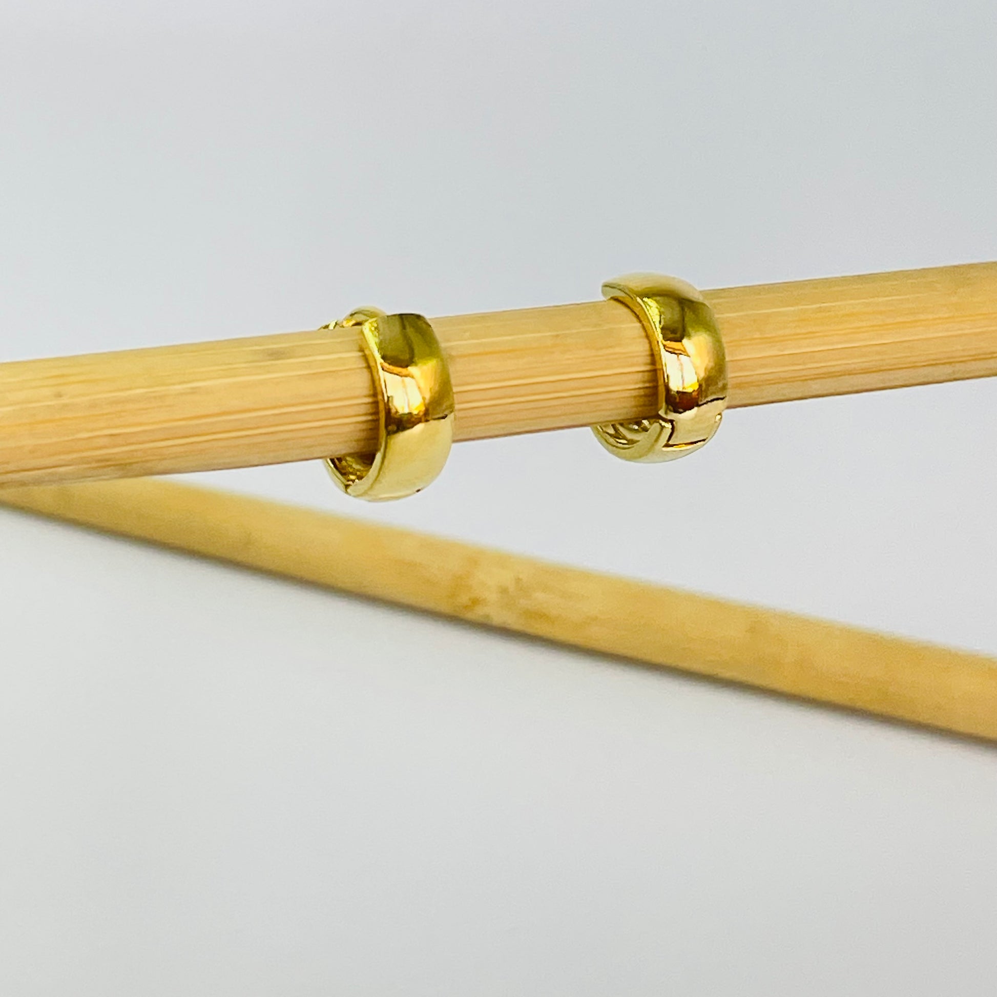 Joyas por Mayor Joyas Bañadas en Oro por Mayor Insumos para Joyas XO578 Aro Argolla Ancha Large y Medium Ancho 4.5 mm Espesor 1.2 mm Aro Baño Oro