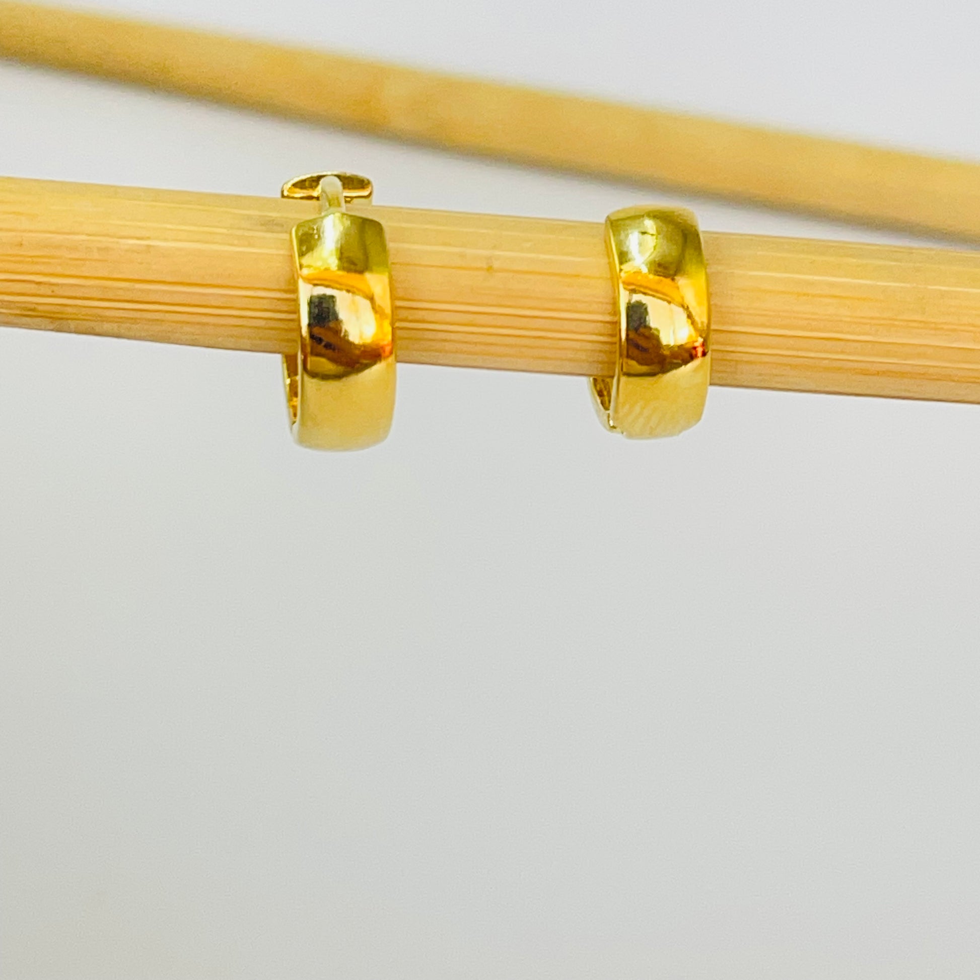 Joyas por Mayor Joyas Bañadas en Oro por Mayor Insumos para Joyas XO578 Aro Argolla Ancha Large y Medium Ancho 4.5 mm Espesor 1.2 mm Aro Baño Oro