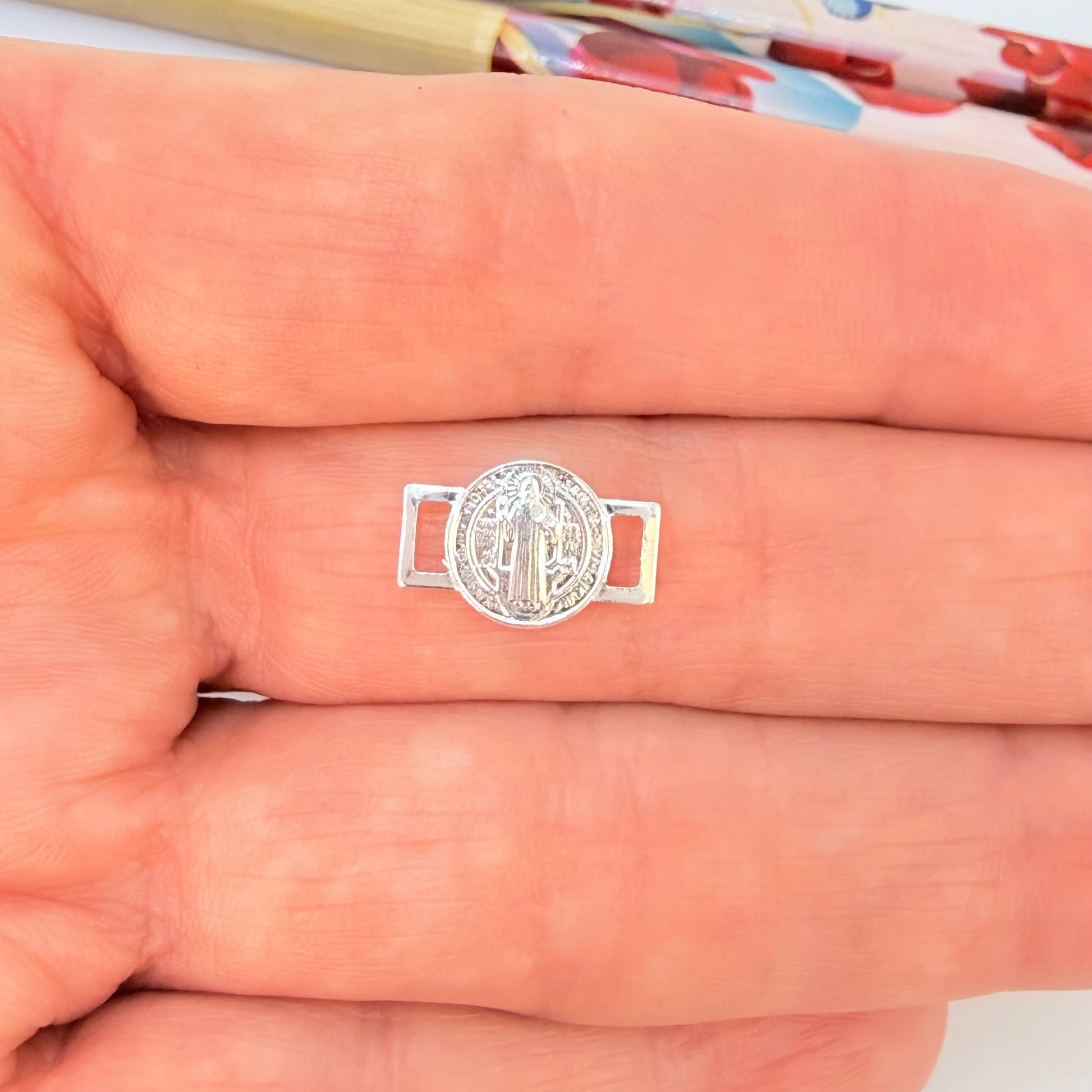 Joyas por Mayor Joyas Bañadas en Plata por Mayor Insumos para Joyas FP1252 Eslabón para pulsera San Benito doble faz diá. 9 mm más corchetes 5 x 2.5 mm Figura Baño Plata