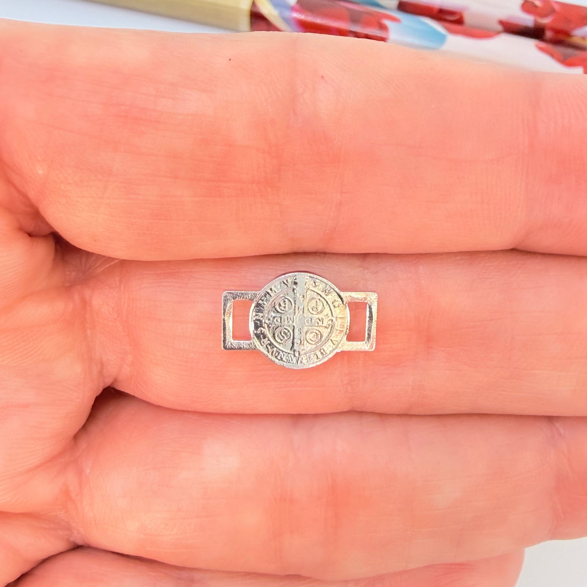 Joyas por Mayor Joyas Bañadas en Plata por Mayor Insumos para Joyas FP1252 Eslabón para pulsera San Benito doble faz diá. 9 mm más corchetes 5 x 2.5 mm Figura Baño Plata