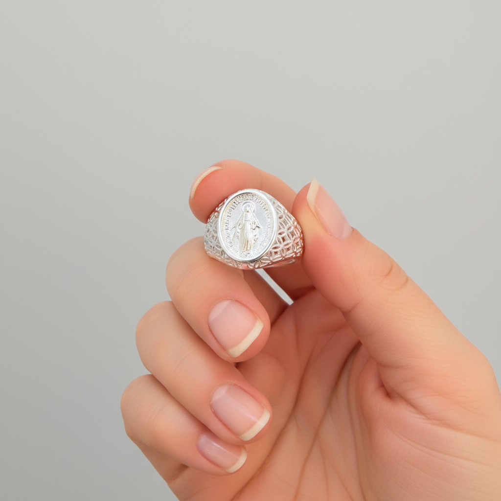 WP80 Anillo Tipo Chevalier Virgen de los Rayos Esfera Ovalada 14 x 11 mm ancho argolla 3 mm Anillo Baño Plata