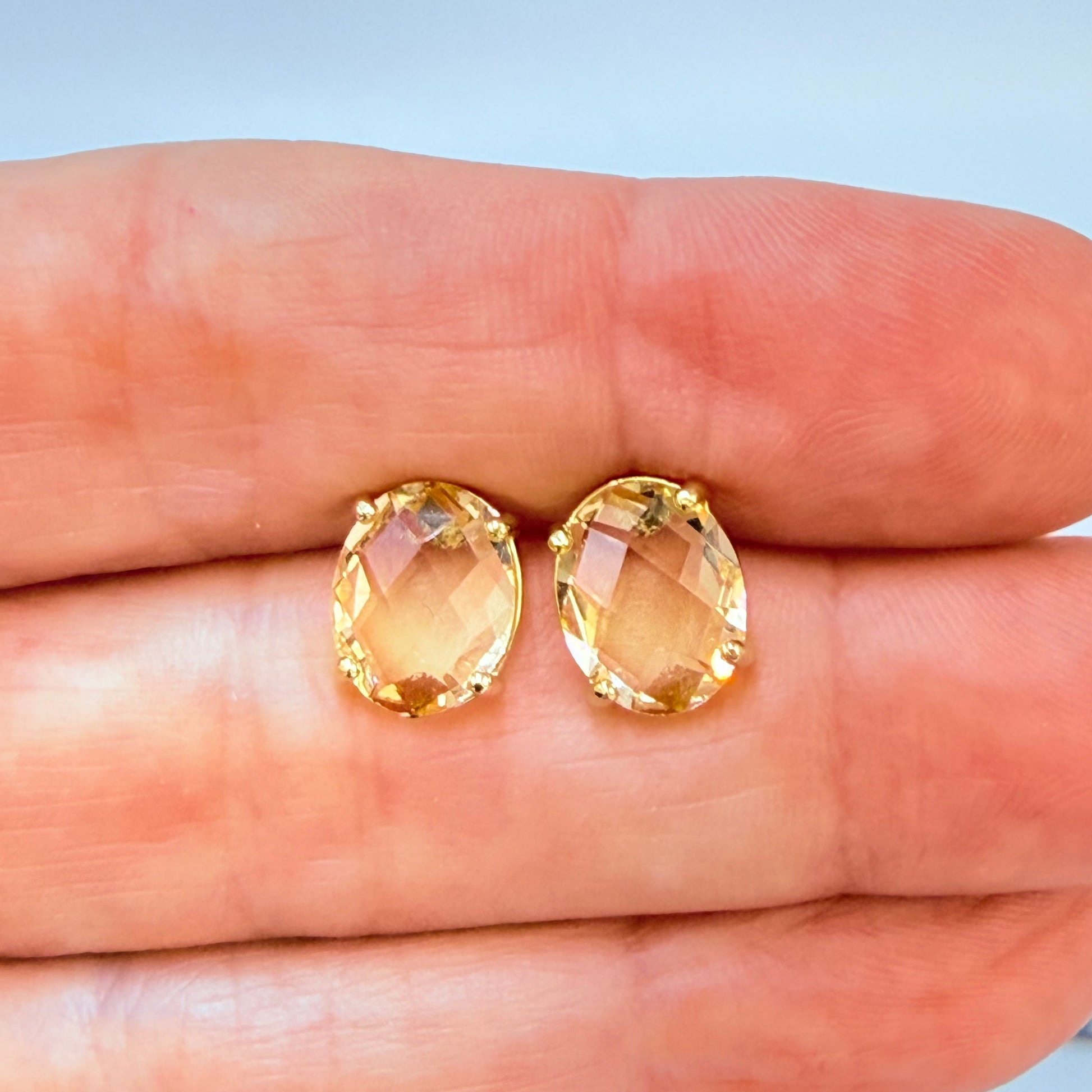 Joyas por Mayor Joyas Bañadas en Oro por Mayor Insumos para Joyas XO570 Aro con Cristal Facetado color Miel con grifas 10 x 8 mm Espesor 4 mm Aro Baño Oro