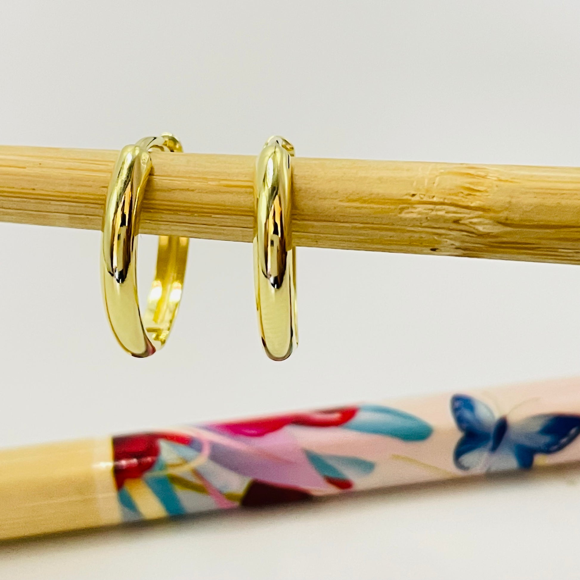 XO407 Aro Argolla Presión diá. 16 mm Ancho 2 mm Aro Baño Oro Aros Bañados hecho de Bronce Bañado en Oro 18K Joyas Bañadas en Oro