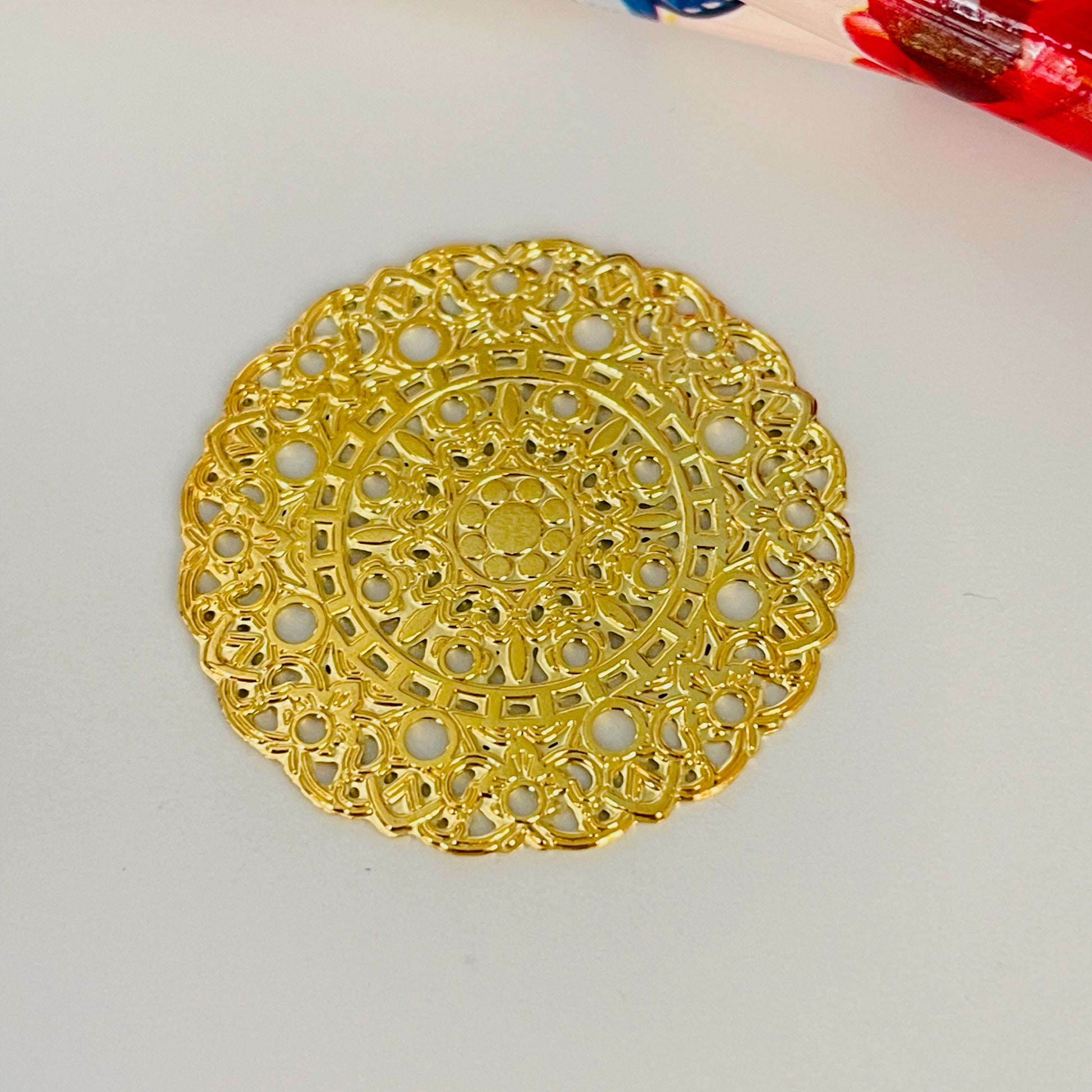 FO131 Mandala Calada diá. 29 mm Figura Baño Oro Figuras Bañadas en Oro y Plata hecho de Bronce Bañado en Oro 18K