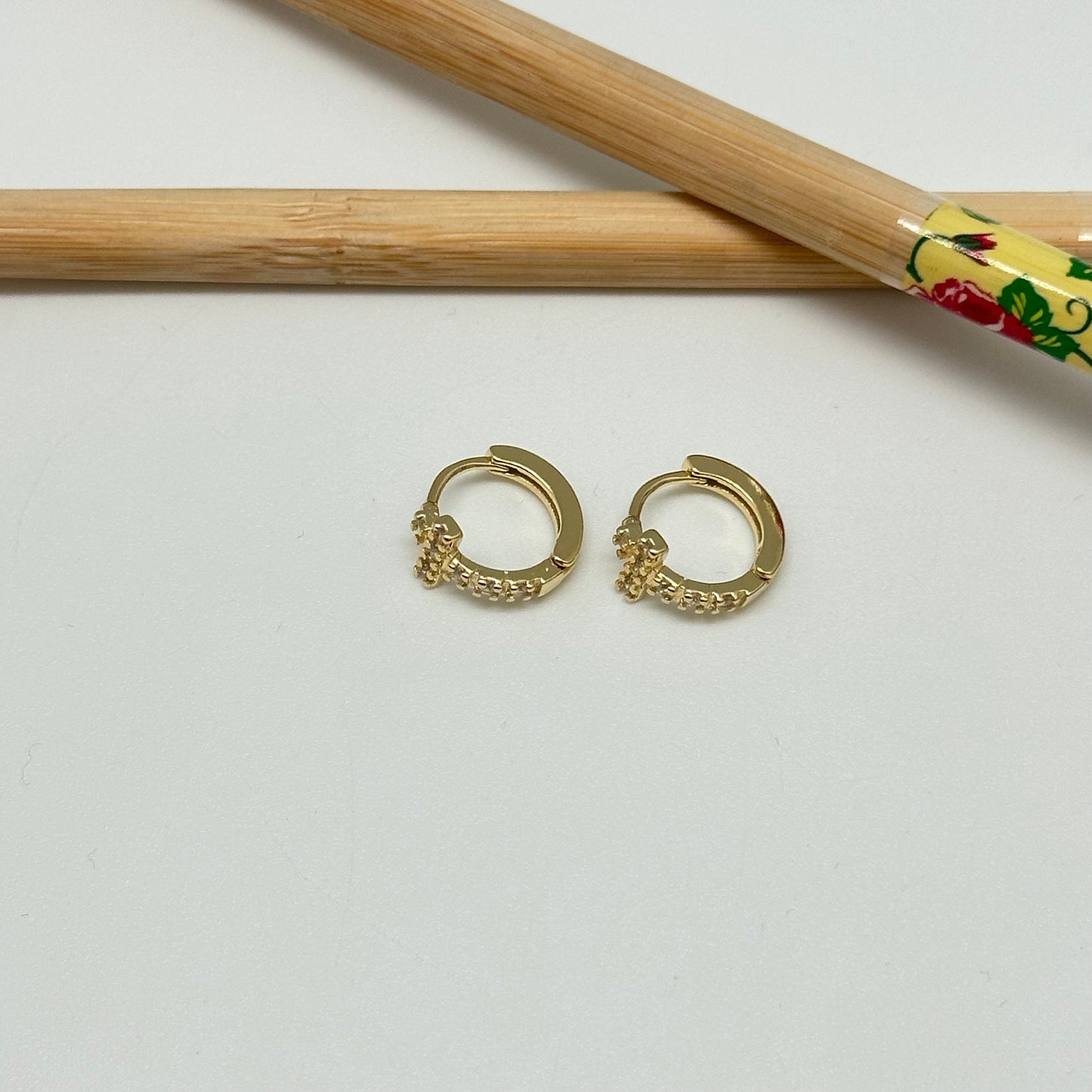 XO322 Aro Argolla Circones Cruz 12 x 7 mm Espesor 2 mm Aro Baño Oro