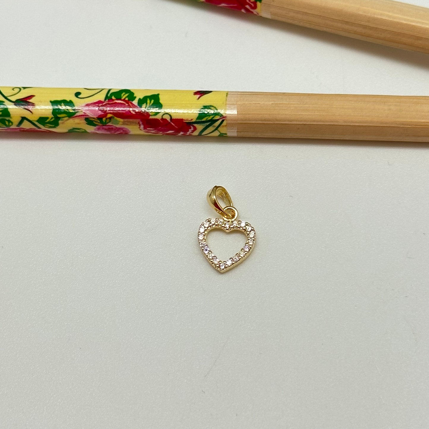 FO1034 Colgante Corazón Calado con circones 10 mm mas valier Figura Baño Oro