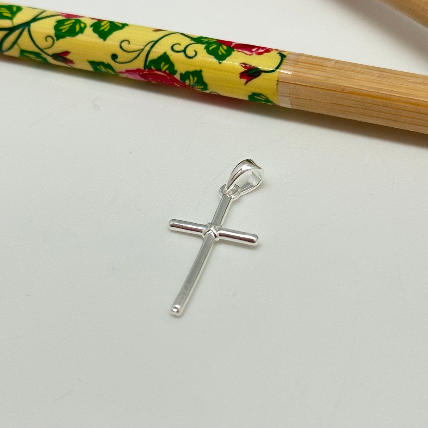 FP1036 Colgante Cruz 20 x 12 mm mas valier Espesor 1.8 mm Figura Baño Plata