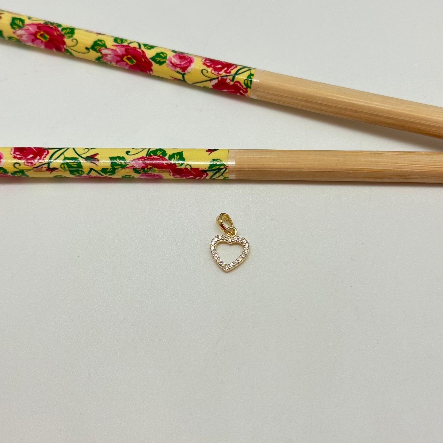 FO1034 Colgante Corazón Calado con circones 10 mm mas valier Figura Baño Oro