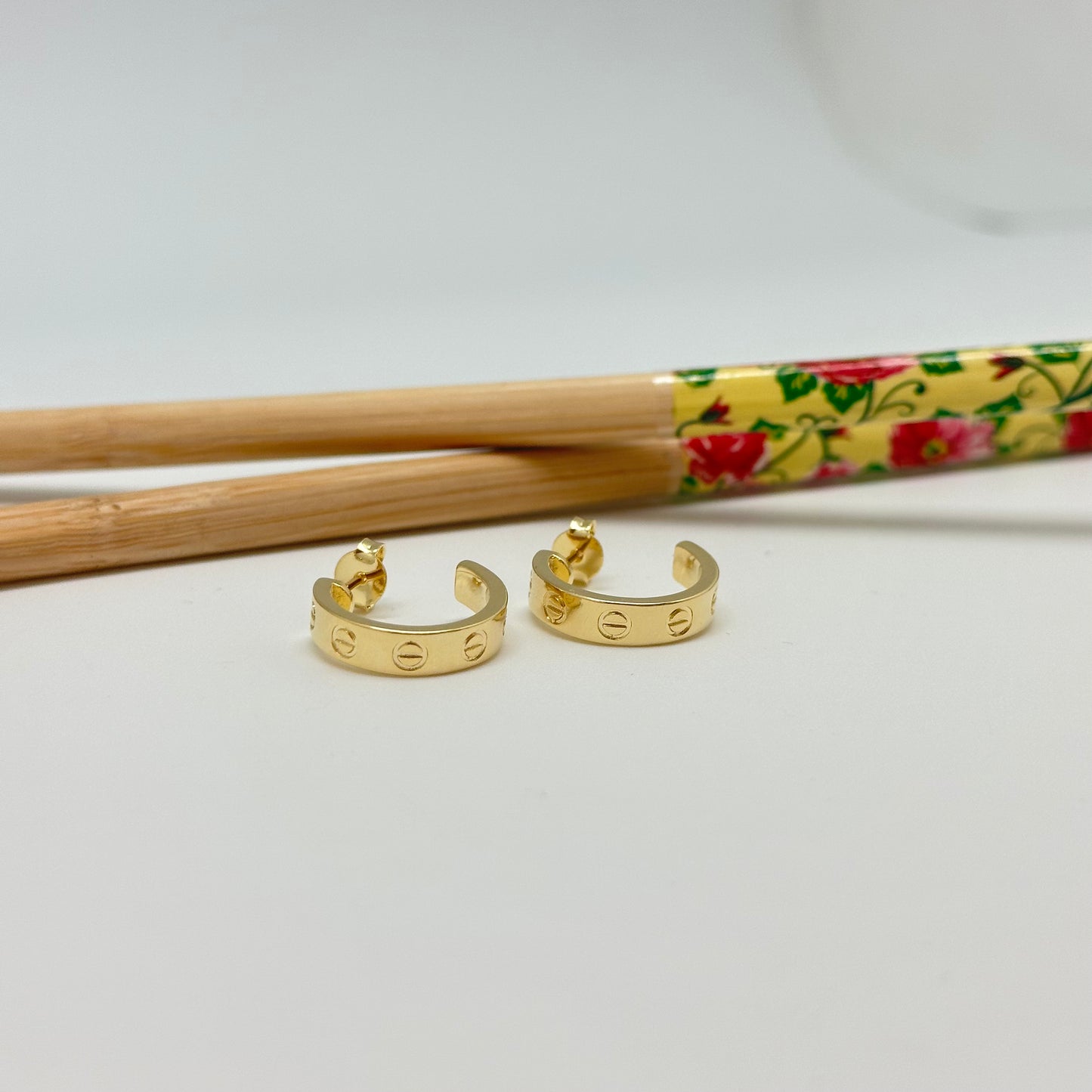 XO323 Aro Argolla Tipo Cartier 18 x 4 mm Aro Baño Oro