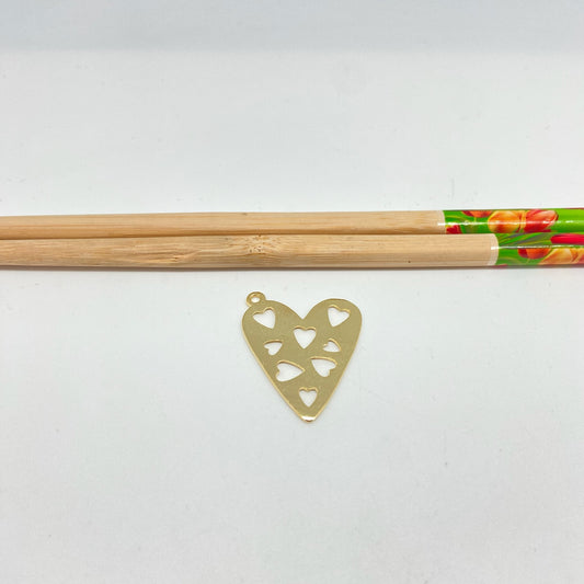 FO1054 Colgante Corazón y corazones calados Lijado ladeado 30 x 22 mas argollita Figura Baño Oro